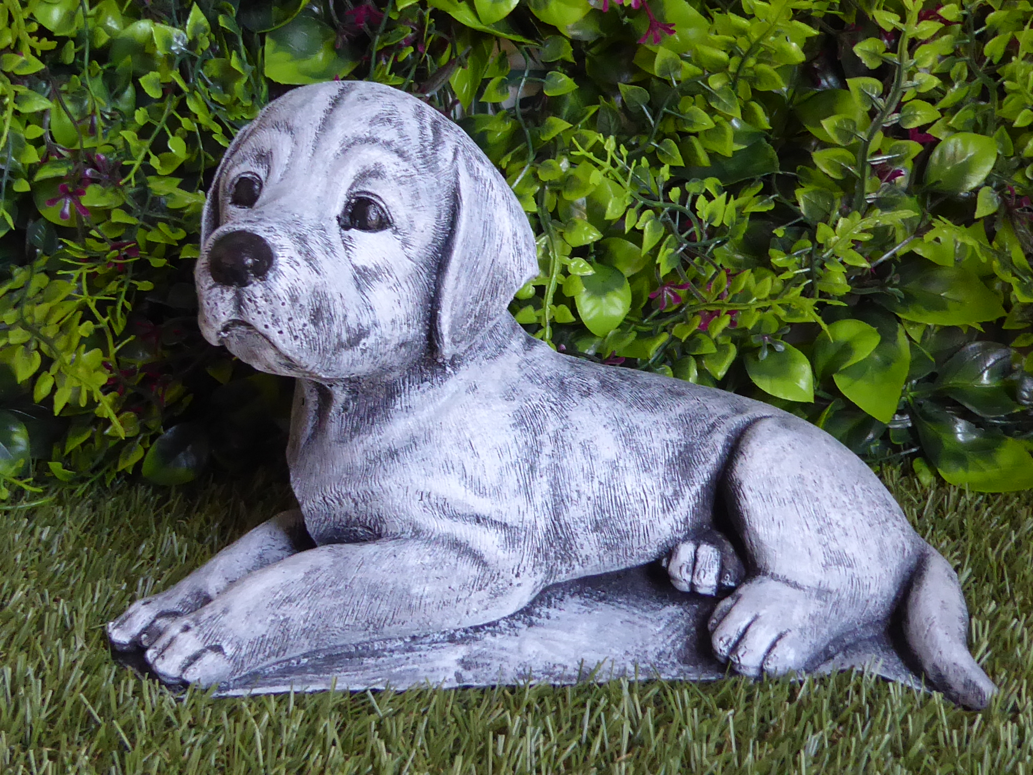 Handcrafted Cute Laying Labrador Dog Cast Stone Garden Ornament Garden Statue 22cm long