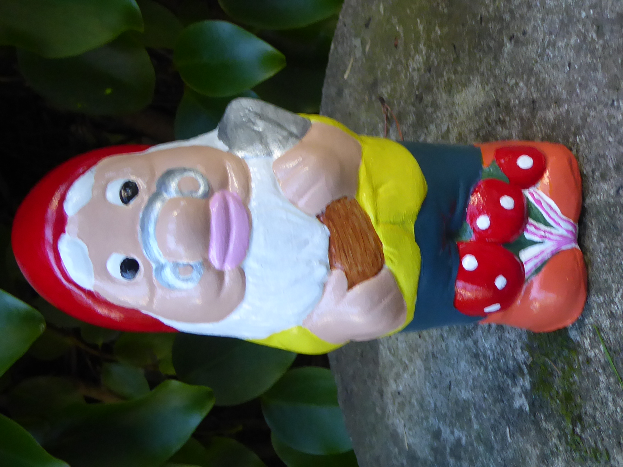 Handcrafted Garden Gnome Hand Painted Garden Ornament Cast Stone 20cm tall