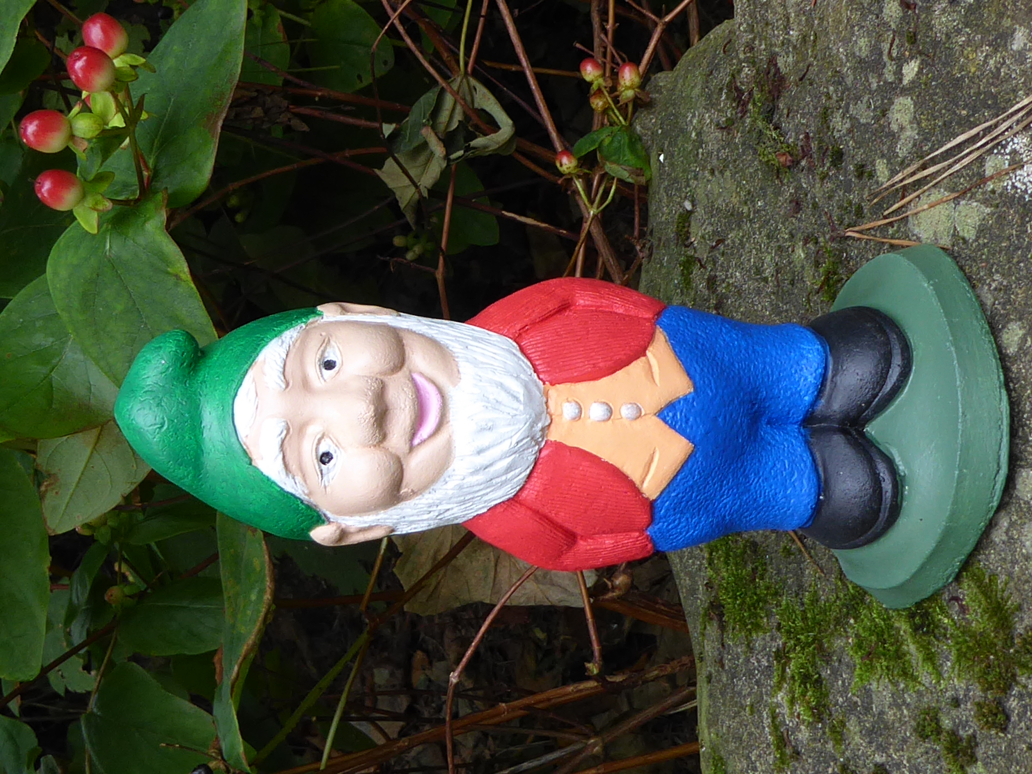 Classic Garden Gnome Vibrantly Hand Painted Handcrafted Made in Cast Stone 22cm tall