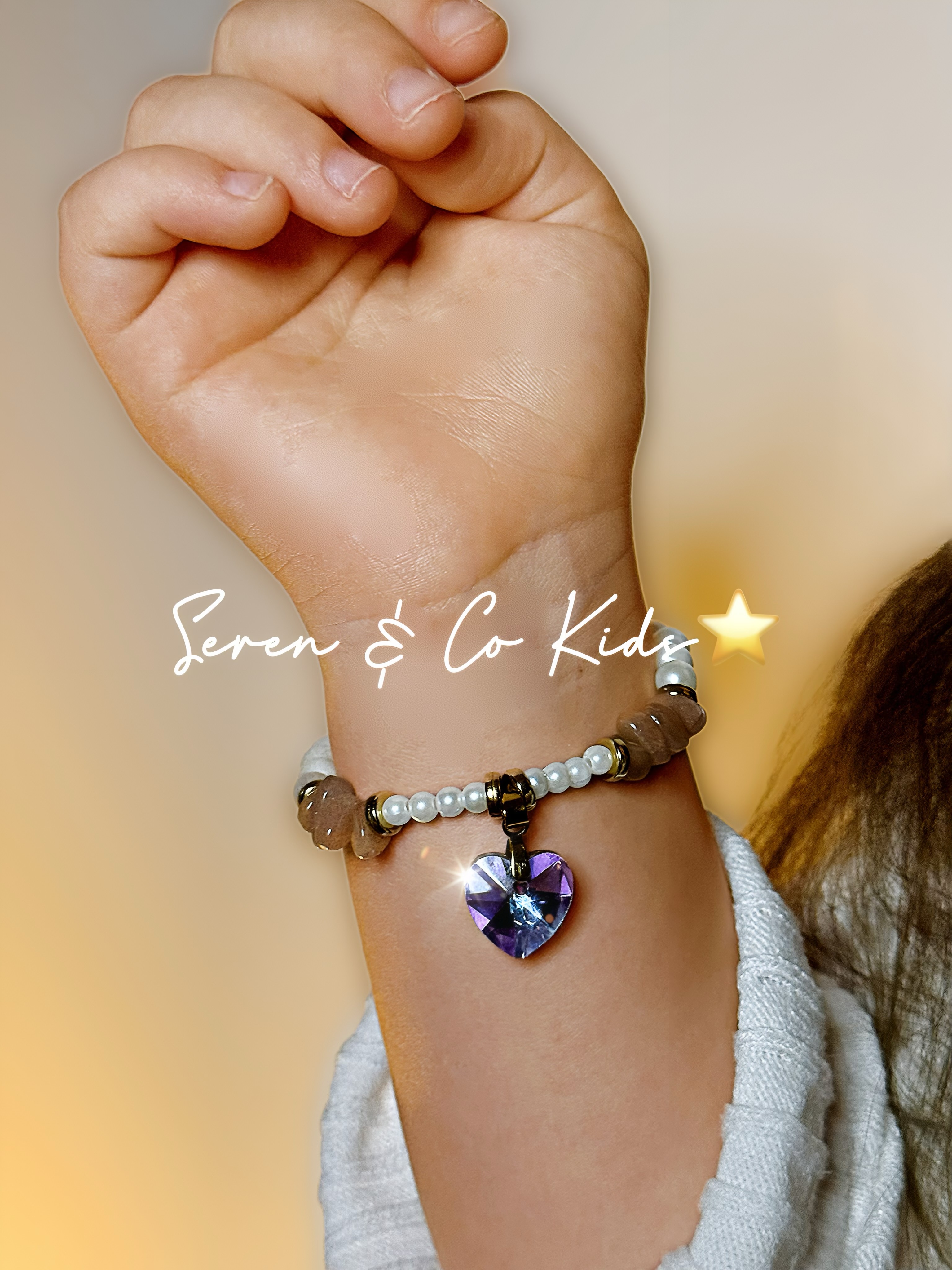Seren & Co Kids Cherished heart charm bracelet (Pink Calcite, gold plating)