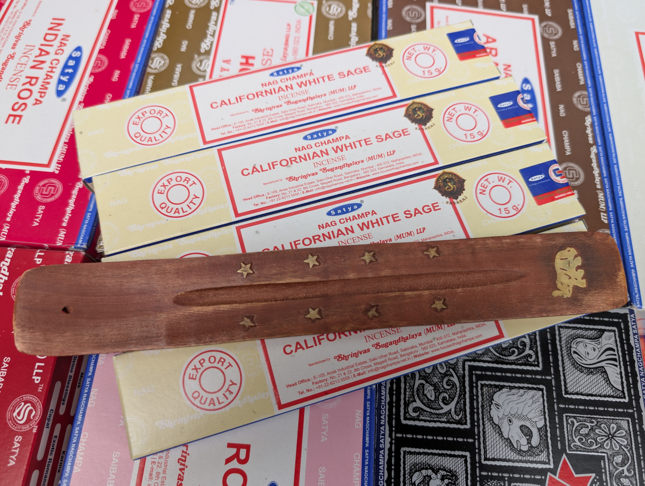 4 Packs of Satya 15g Californian White Sage Incense plus 1 holder