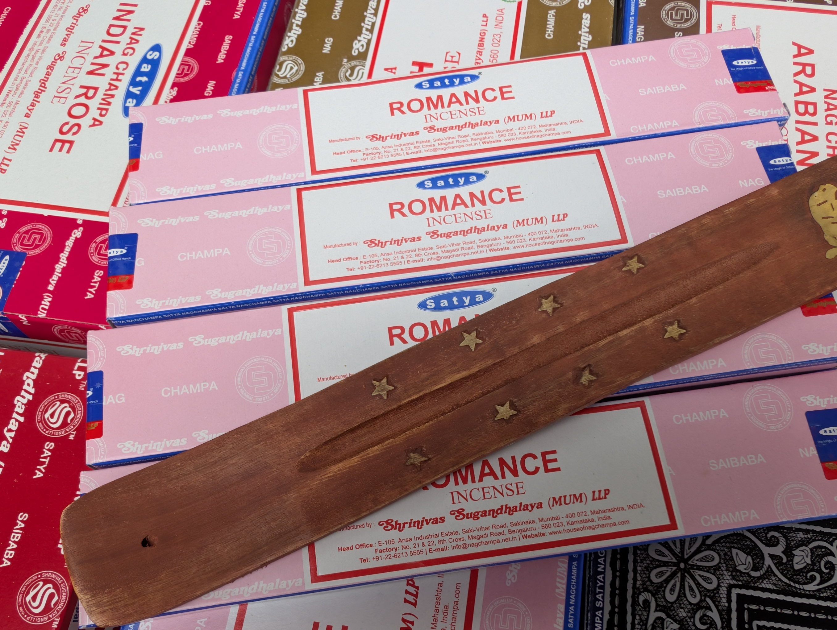 4 Packs of Satya 15g Romance Incense plus 1 holder