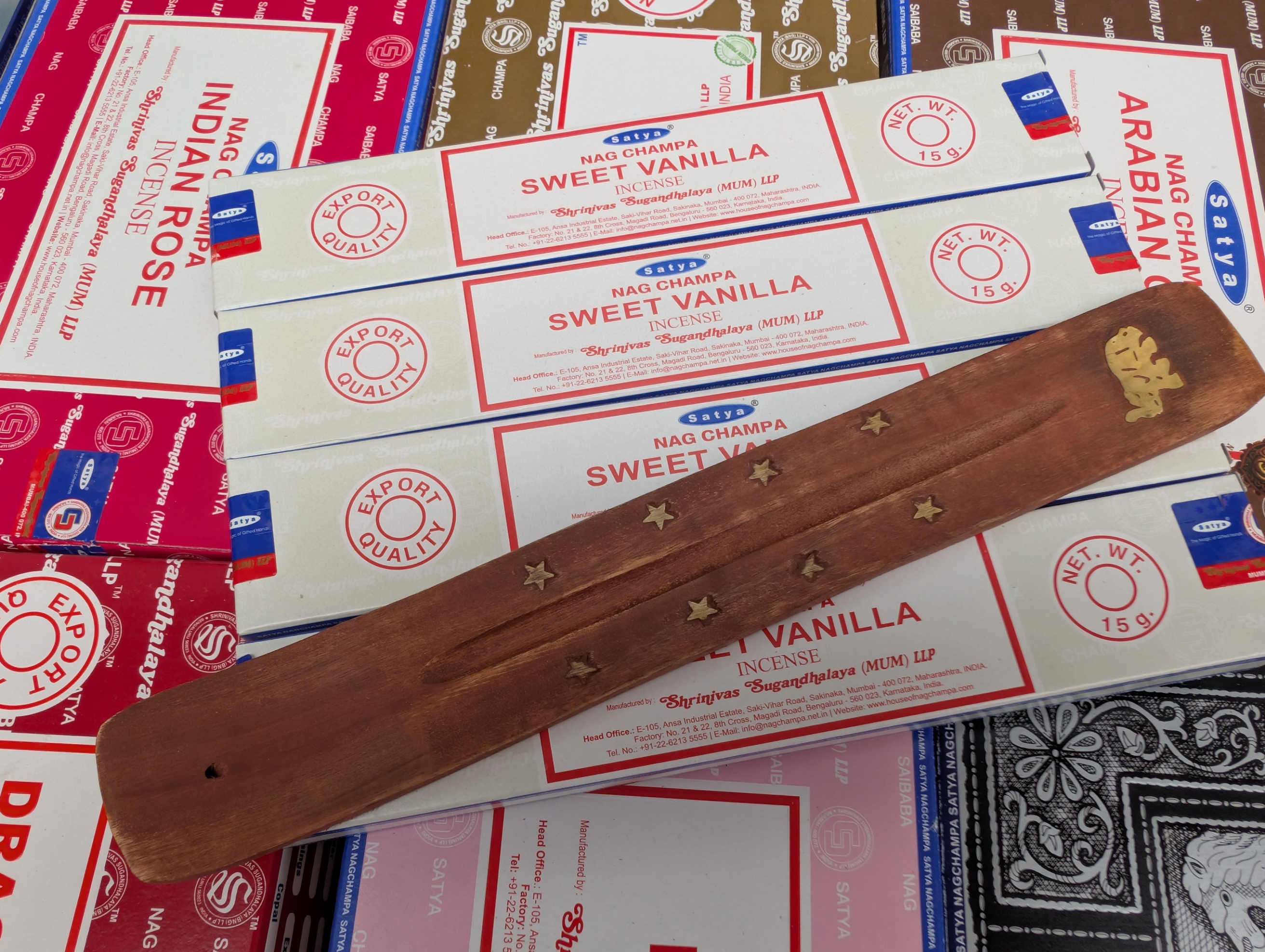 4 Packs of Satya 15g Sweet Vanilla Incense plus 1 holder