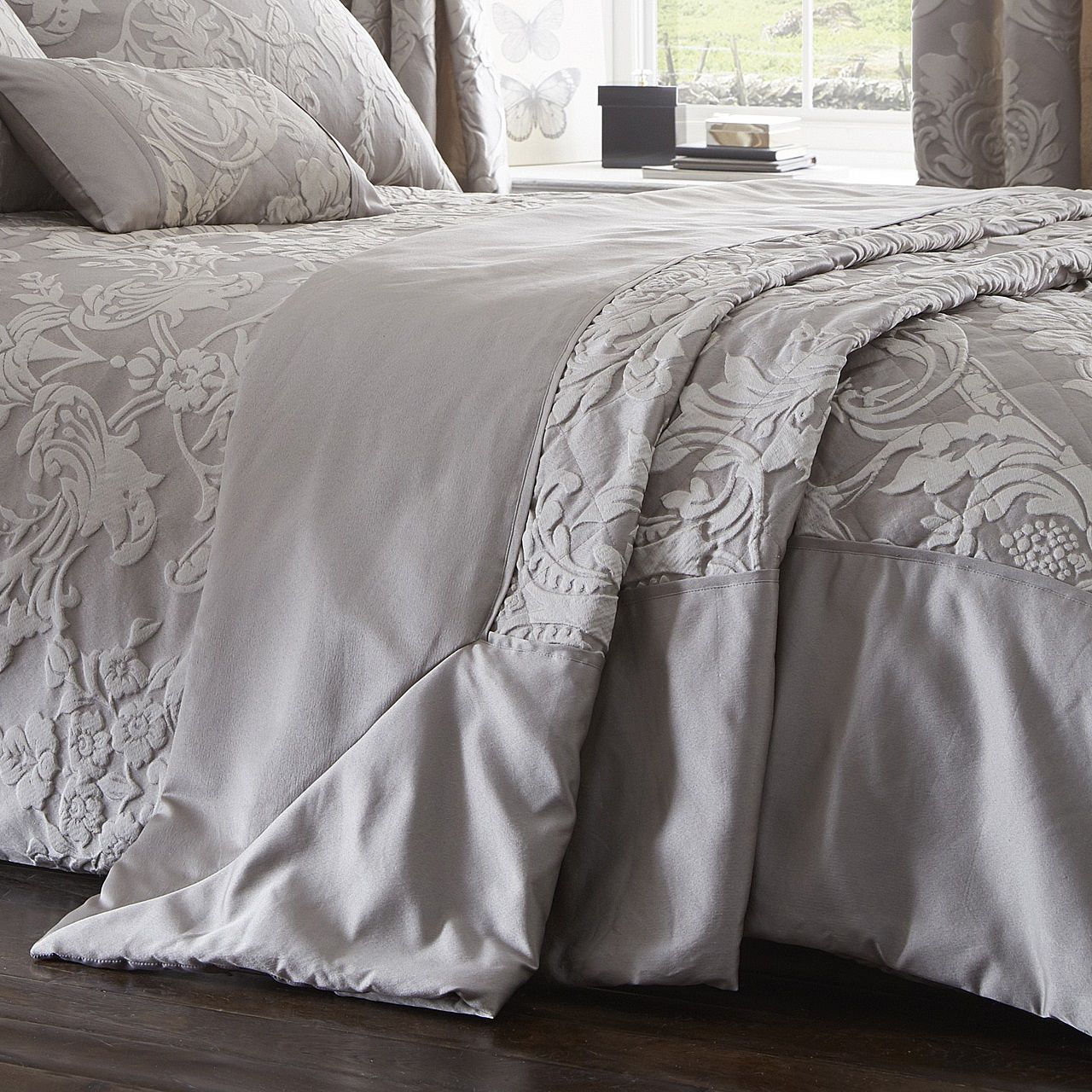 Versaille Jacquard Throwover Set Silver