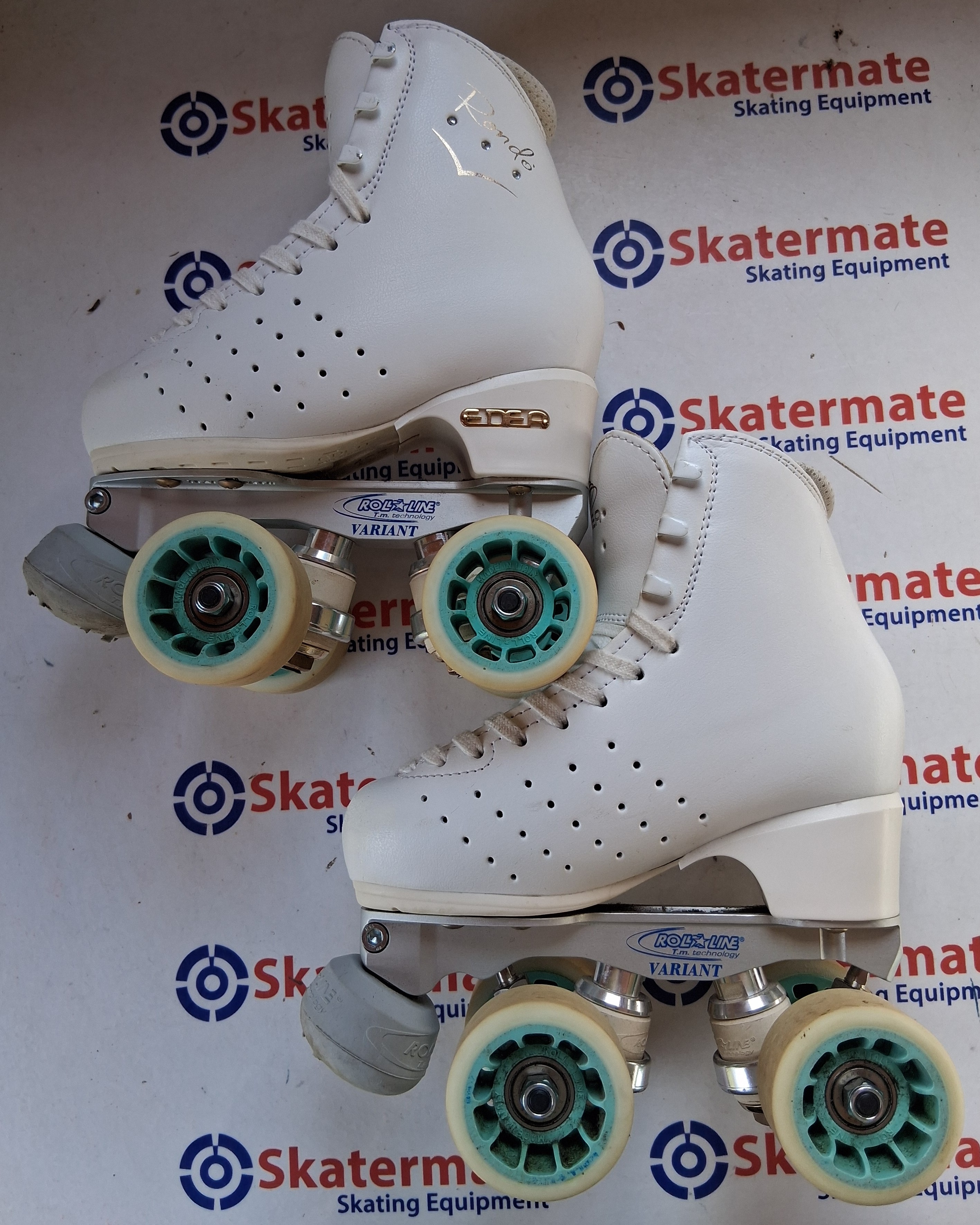 Second hand size 195 - Childs size 11 skates white