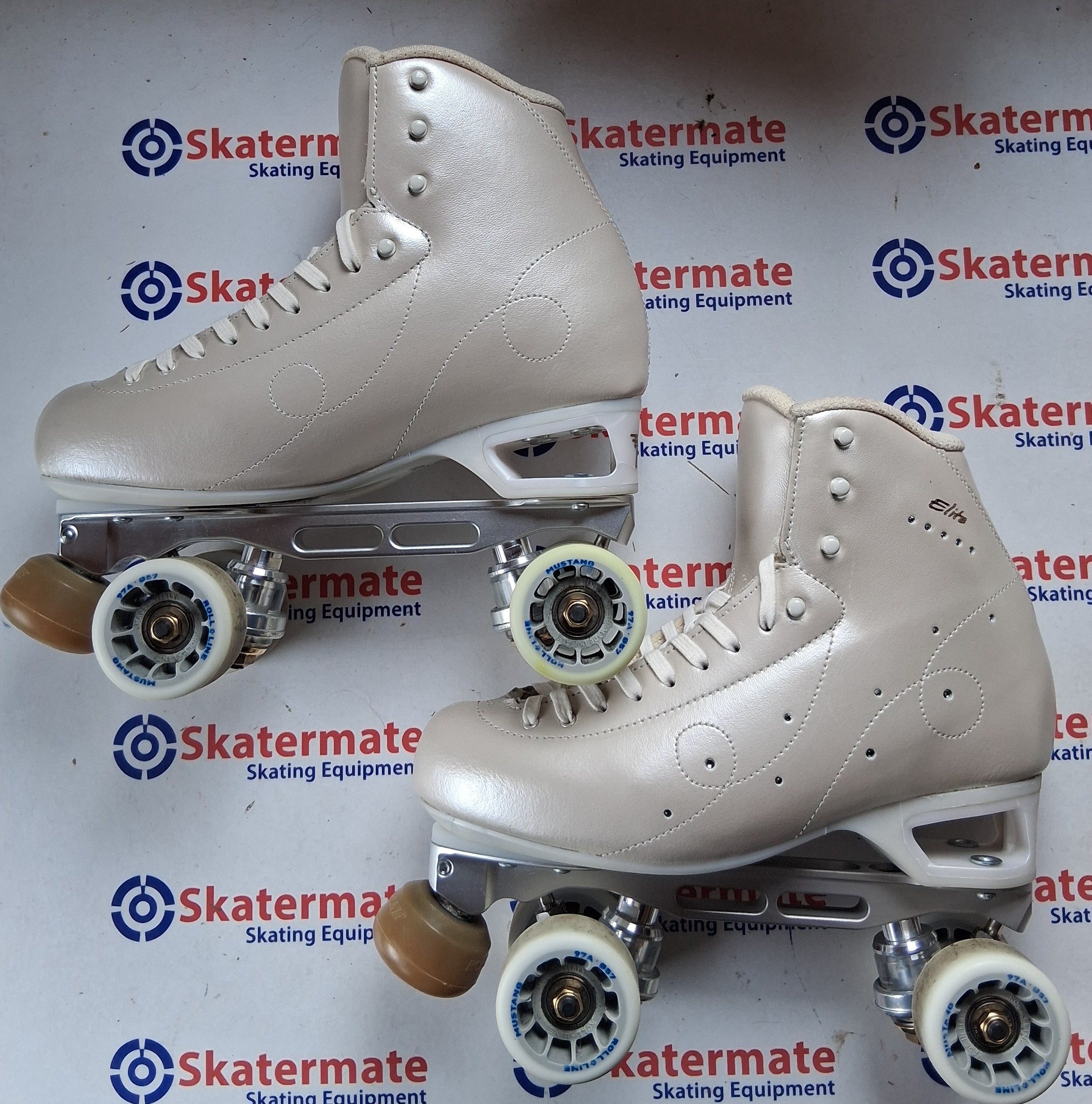Second hand size 270 - size 7 White Risport Ambra Elite boots, Mistral plate and Mustang wheels
