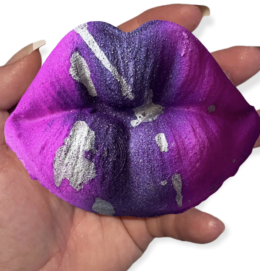 Opium designer lips bathbomb