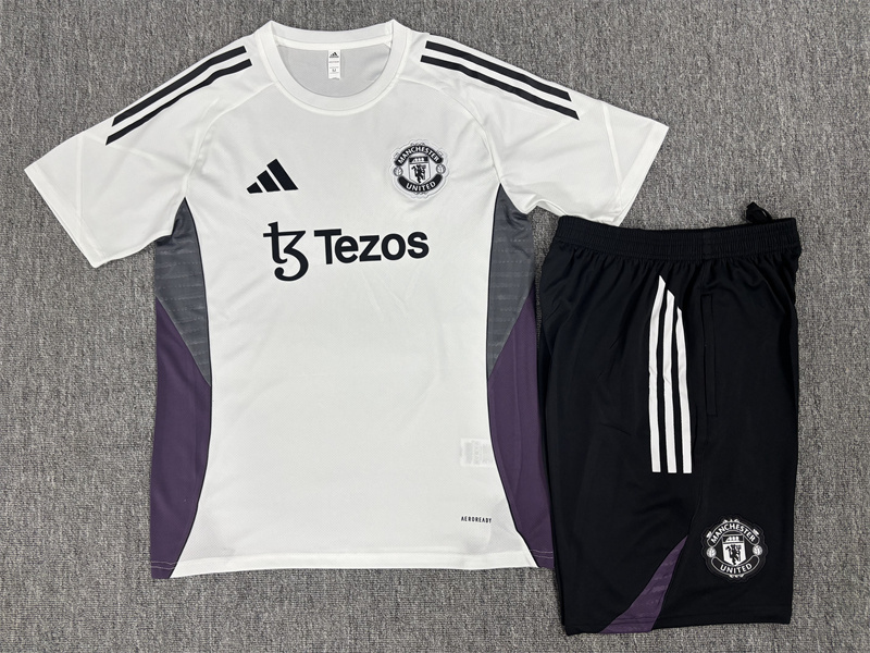 Manchester United training set