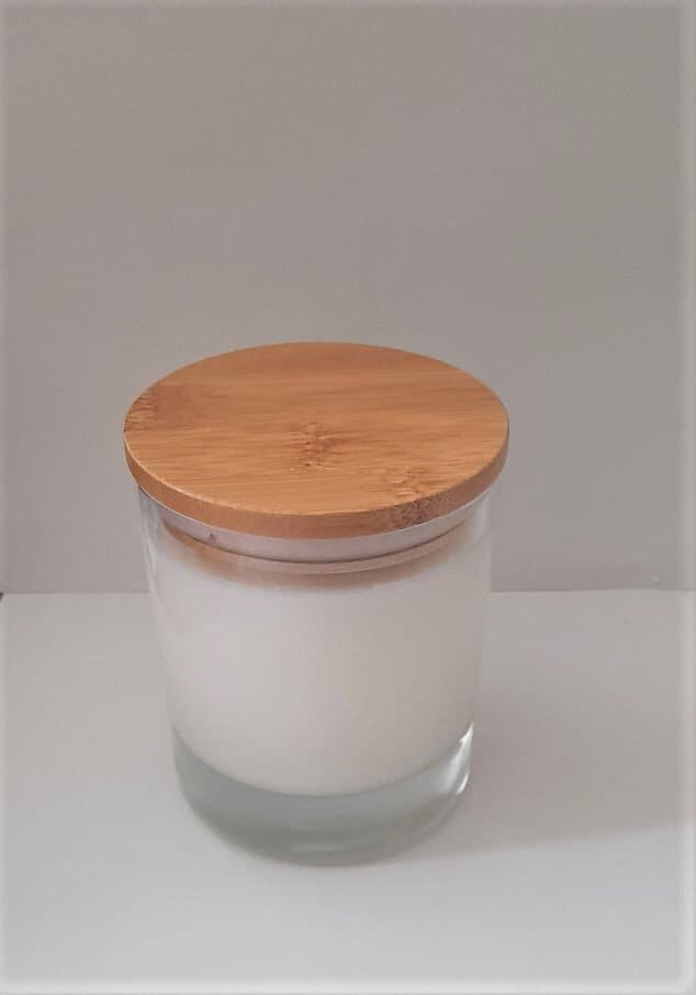 Eucalyptus Soy 30cl Glass Jar - Candle bamboo lid.