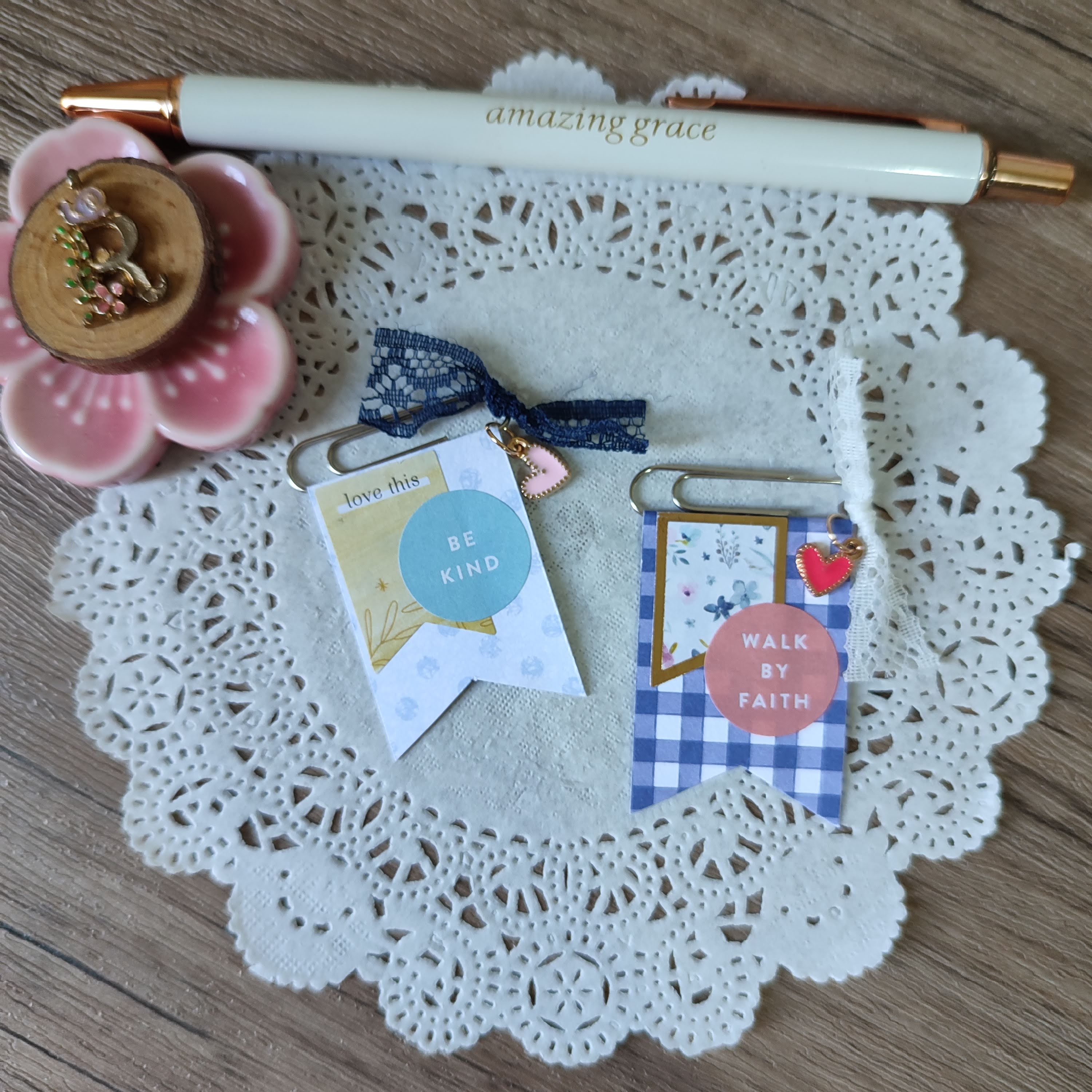 Small Paper Clip Embellishments (Set 8)