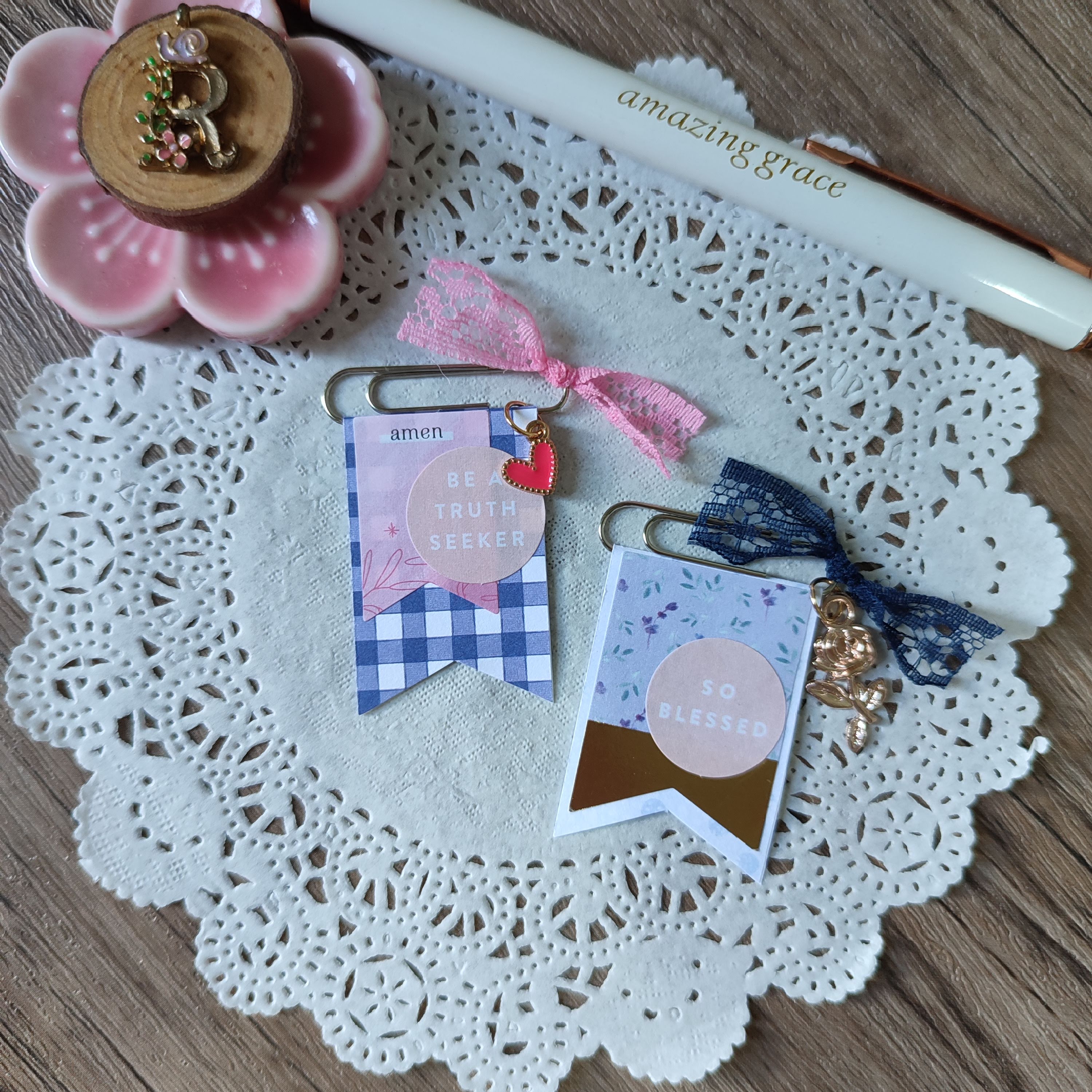 Small Paper Clip Embellishments (Set 9)