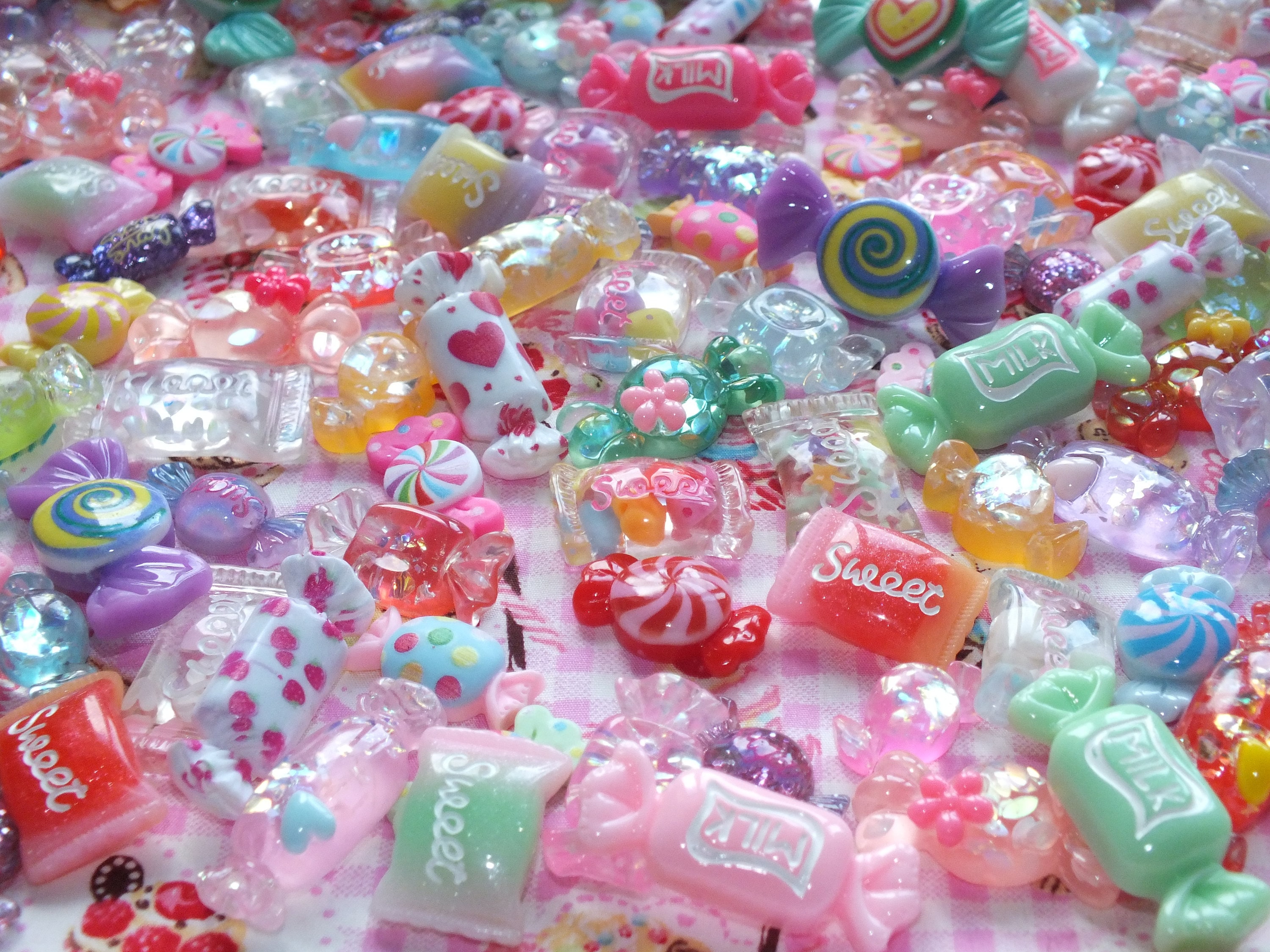 Fun Mixed Resin Wrapped Sweeties Sweets Chocolates Candy Bon Bons Fake Flatback 3D Food Dolls House