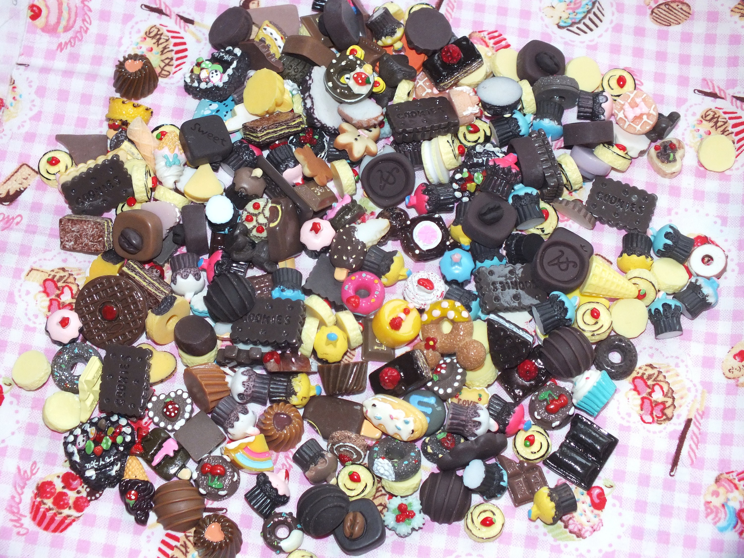 Bulk Buy 50 Pieces FAKE Chocolate Cake Muffin Candy Resin Flatback Cabochons Sweets Dolls House Food