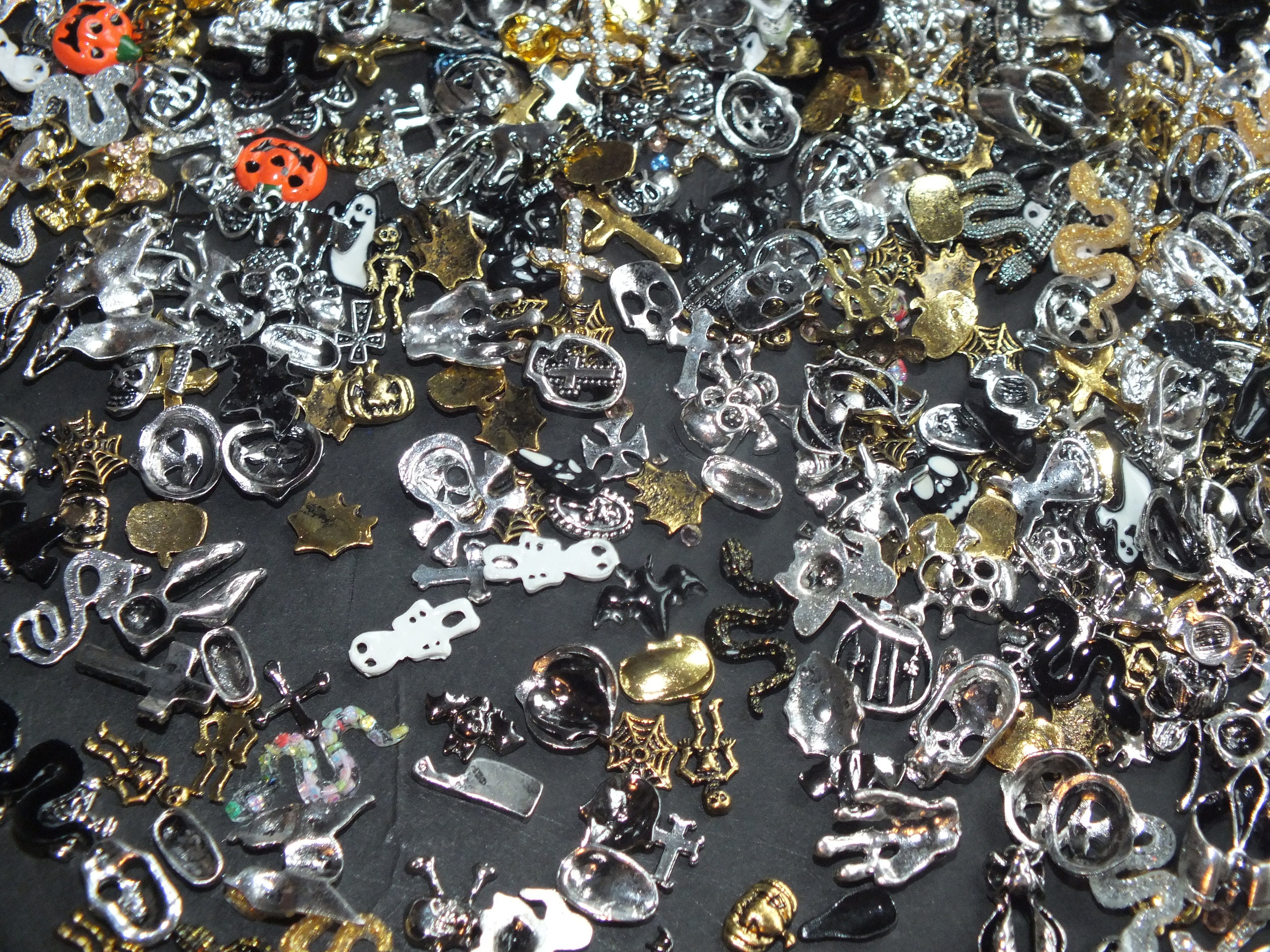 CLEARANCE 50pcs Mixed Ghost Skull Scary Halloween Snake Cross Gothic Punk Metal Alloy Nail Art Charm