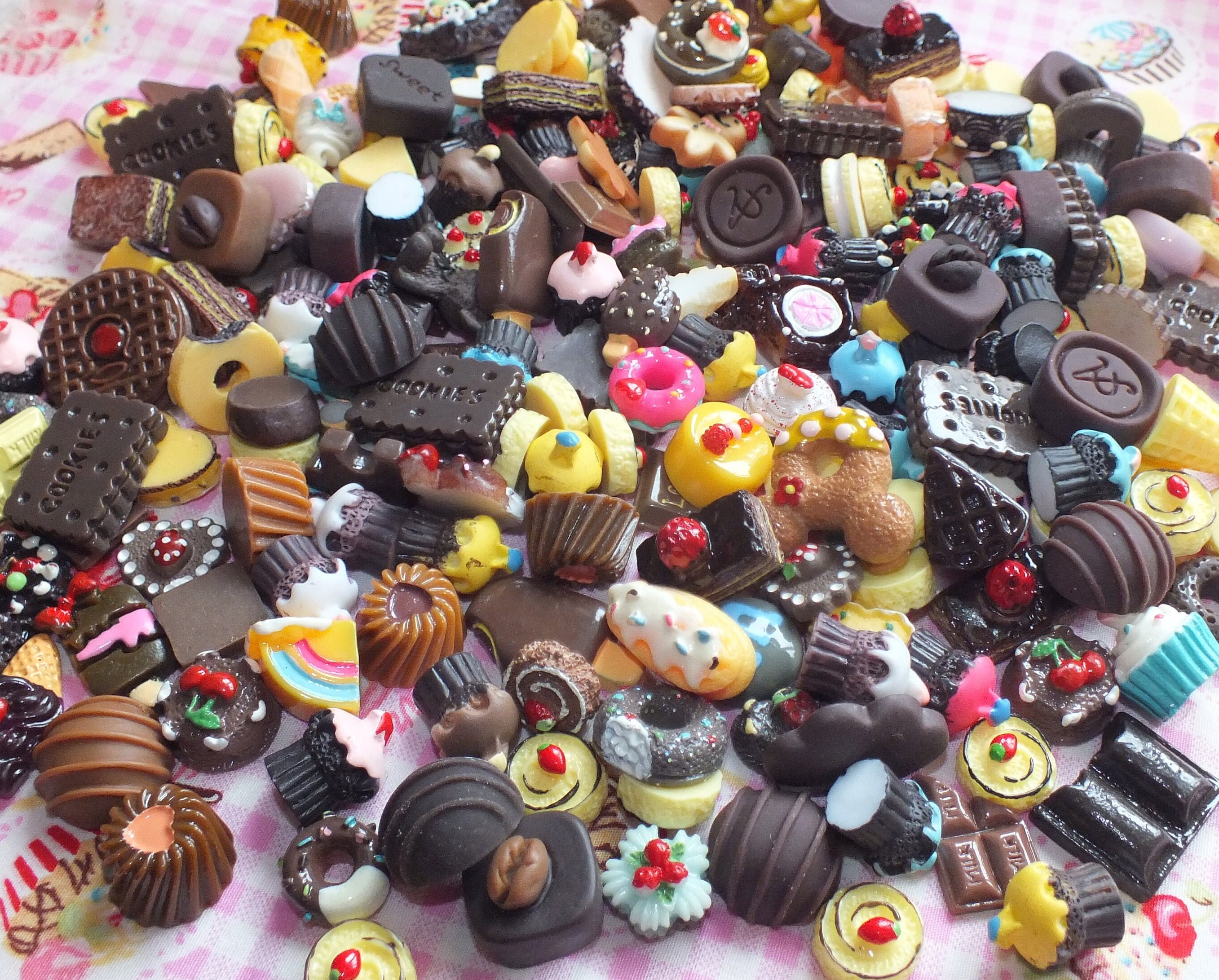 Chocoholic FAKE Chocolate Candy Cupcakes Muffin Resin Flatback Cabochons Sweets Dolls House Food