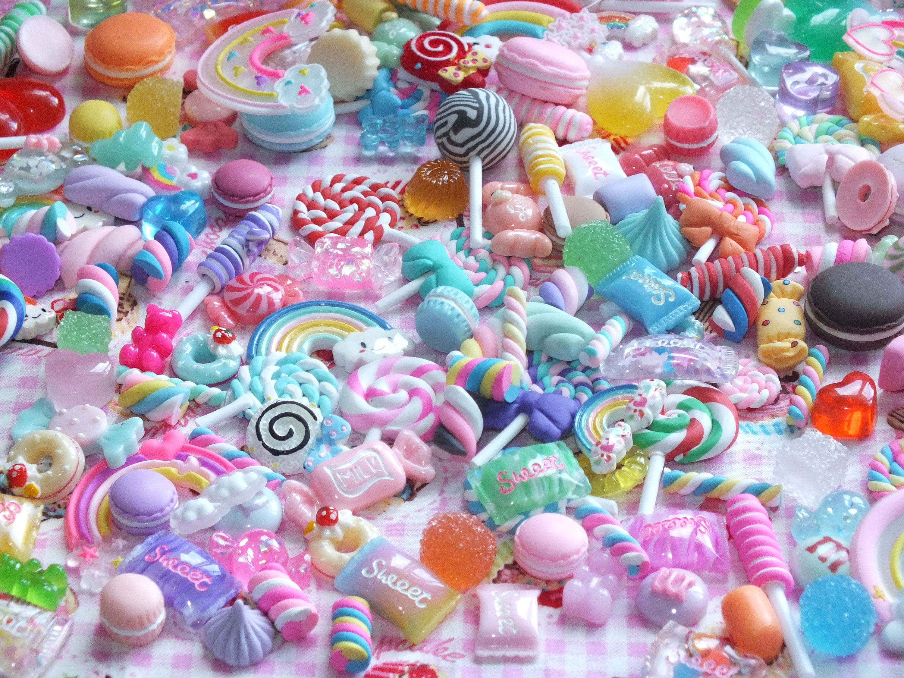 Exclusive New Luxury Candy Mixed FAKE Sweets Lollipop Macaroon Flumps Silicone Rainbows Resin & Clay