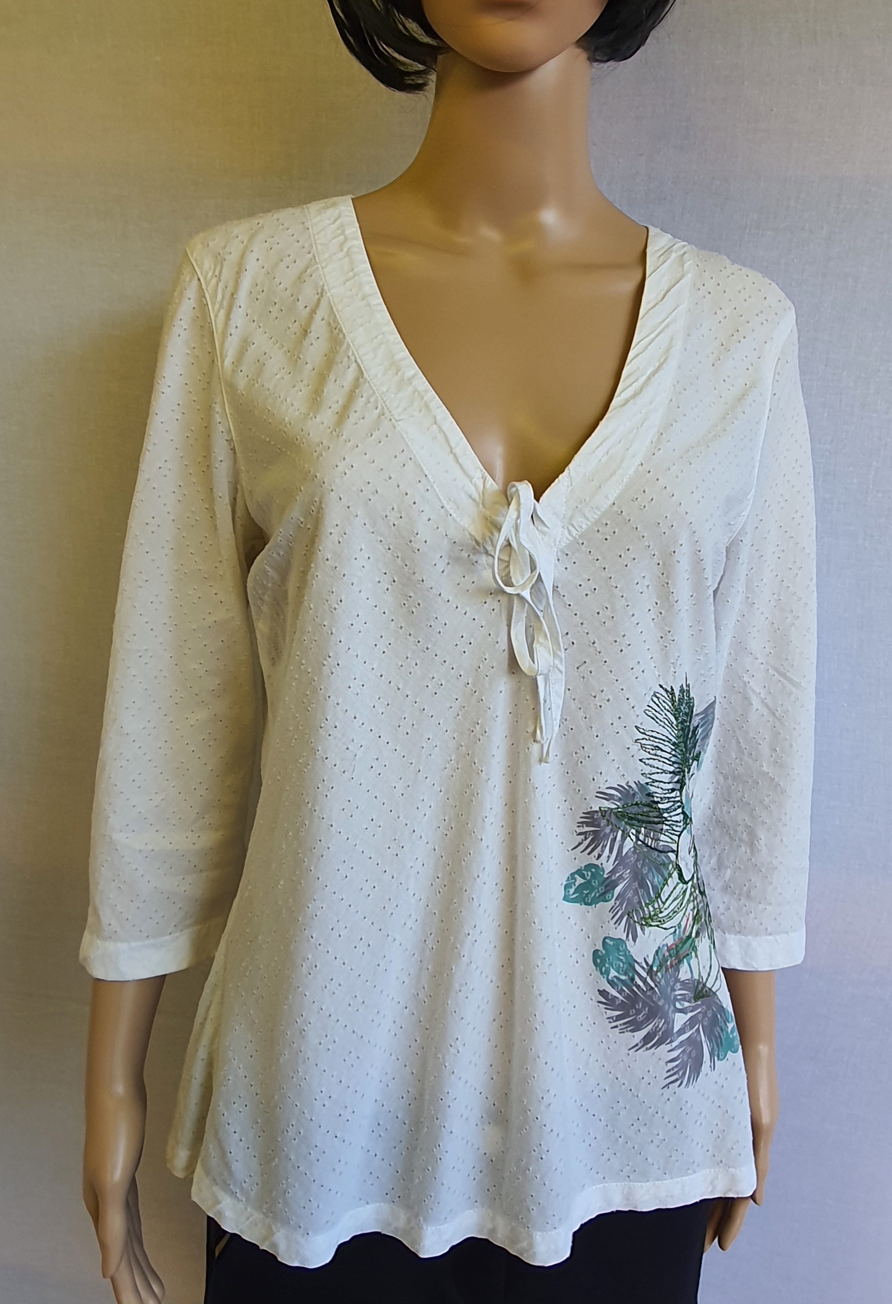 FATFACE White and Flower Design 3/4 Sleeve top Size UK12