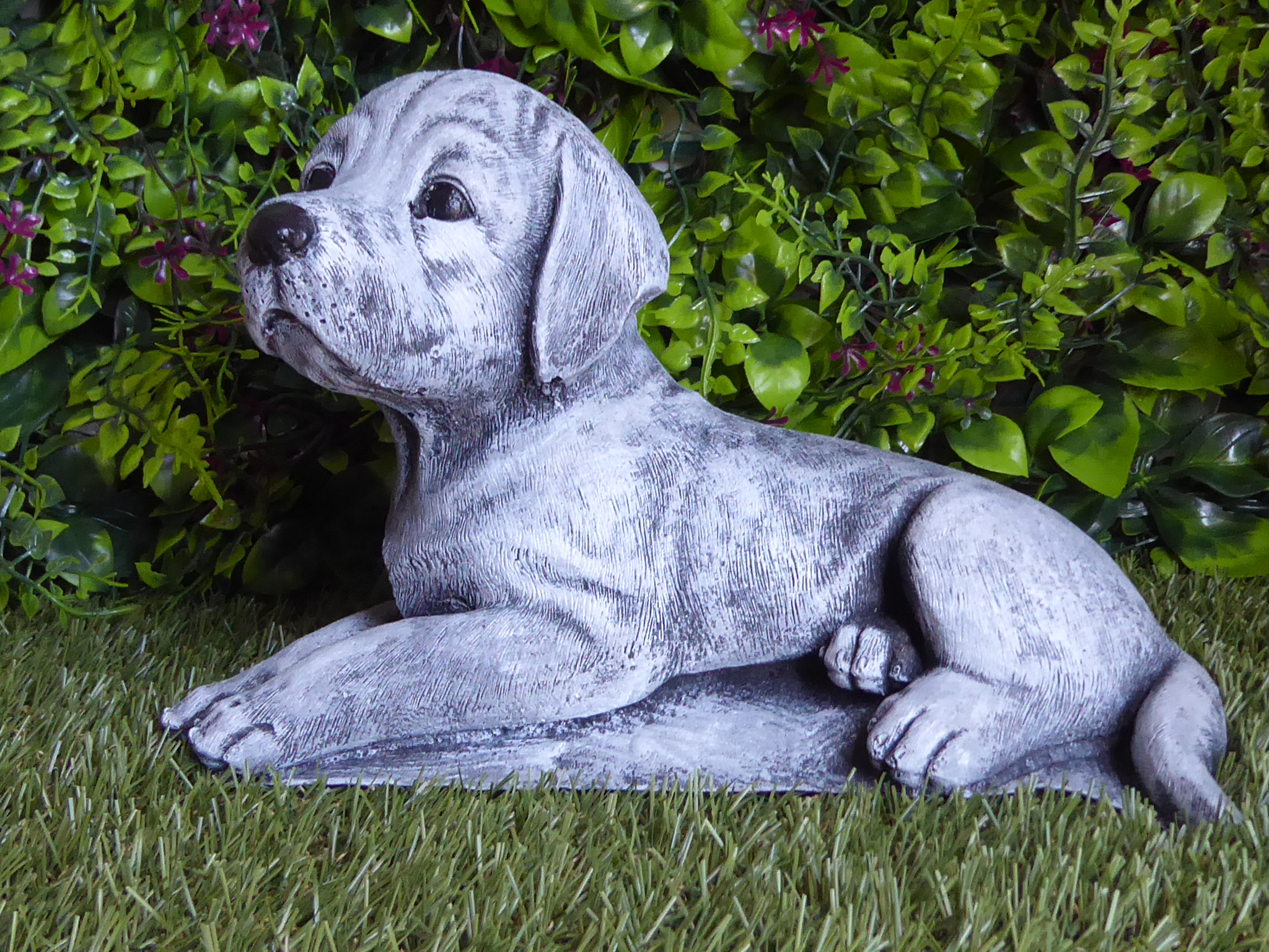 Handcrafted Cute Laying Labrador Dog Cast Stone Garden Ornament Garden Statue 22cm long