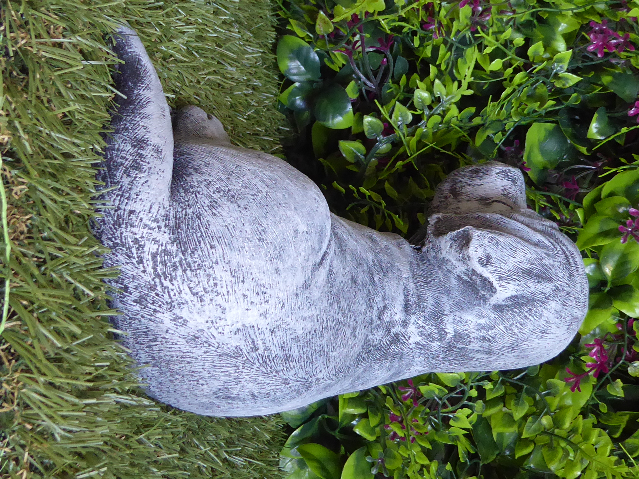 Handcrafted Cute Laying Labrador Dog Cast Stone Garden Ornament Garden Statue 22cm long