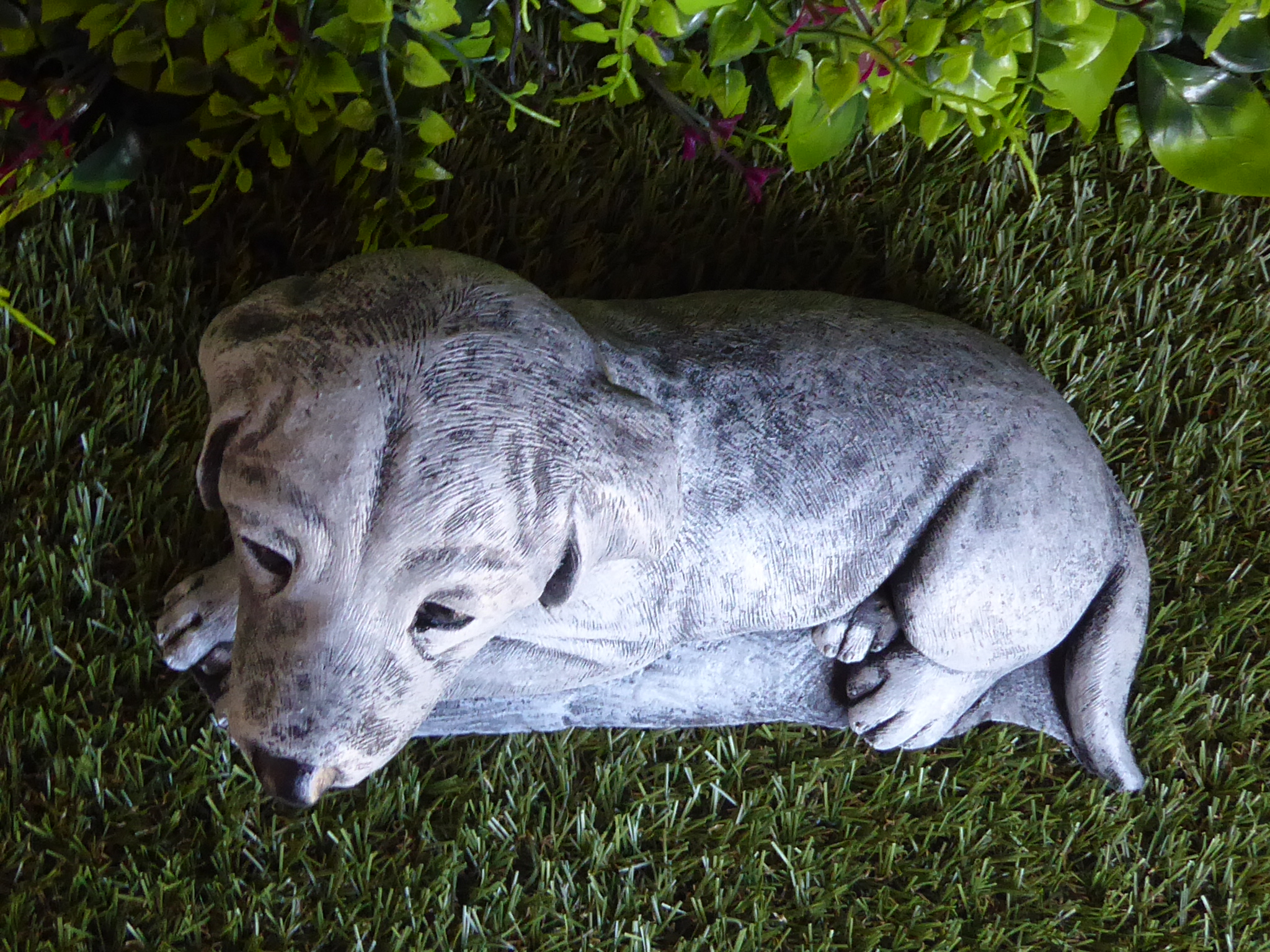 Handcrafted Cute Laying Labrador Dog Cast Stone Garden Ornament Garden Statue 22cm long