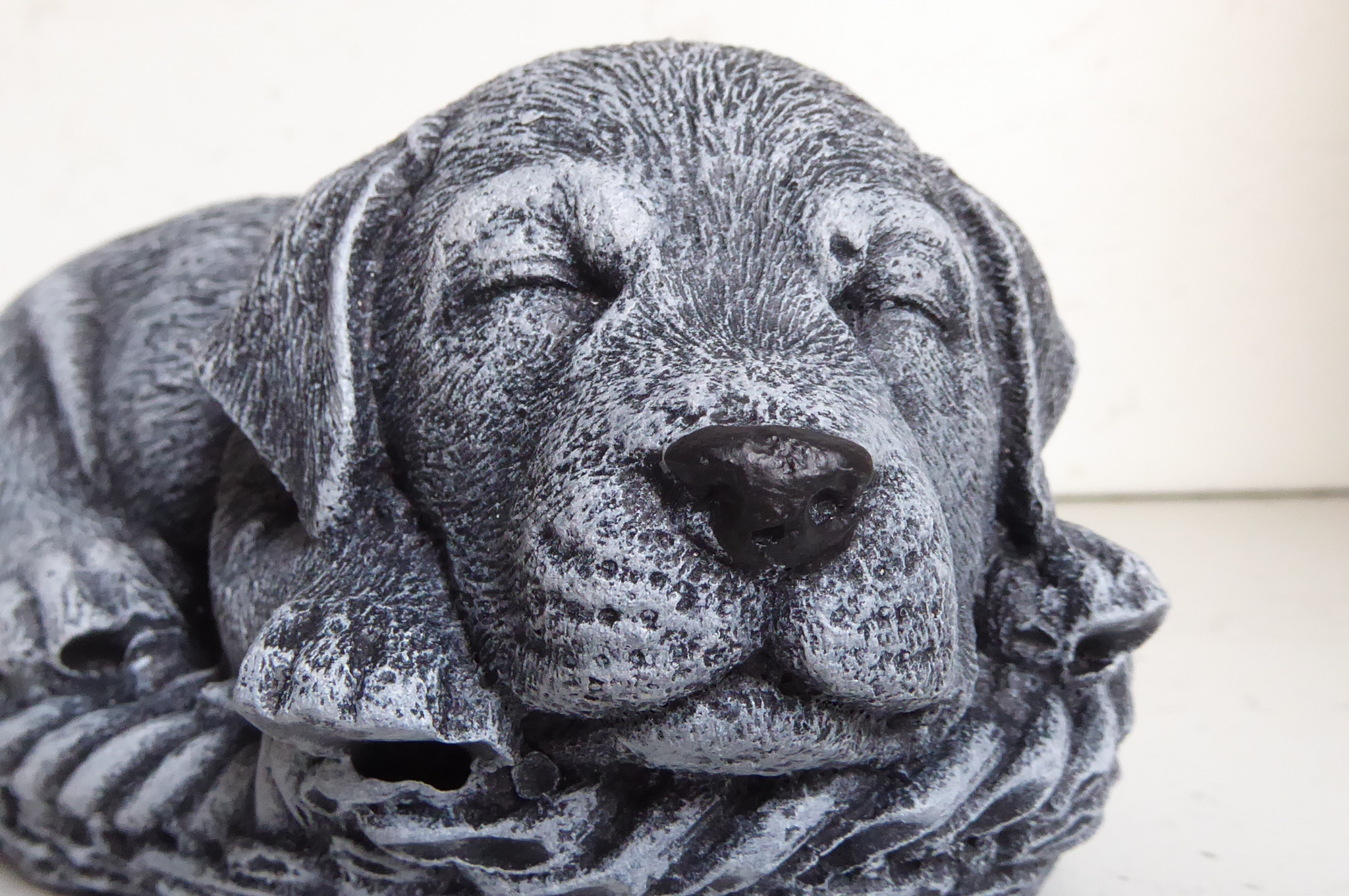 Handcrafted Cute Labrador in Basket Cast Stone Garden Ornament Aged Effect 15cm