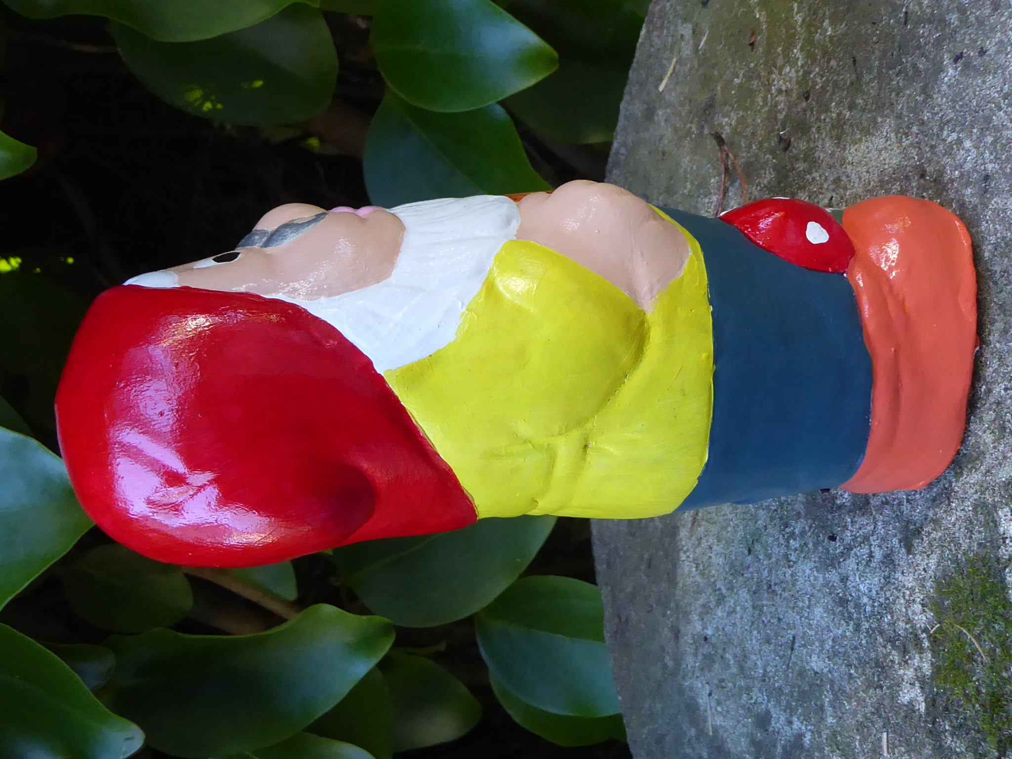 Handcrafted Garden Gnome Hand Painted Garden Ornament Cast Stone 20cm tall