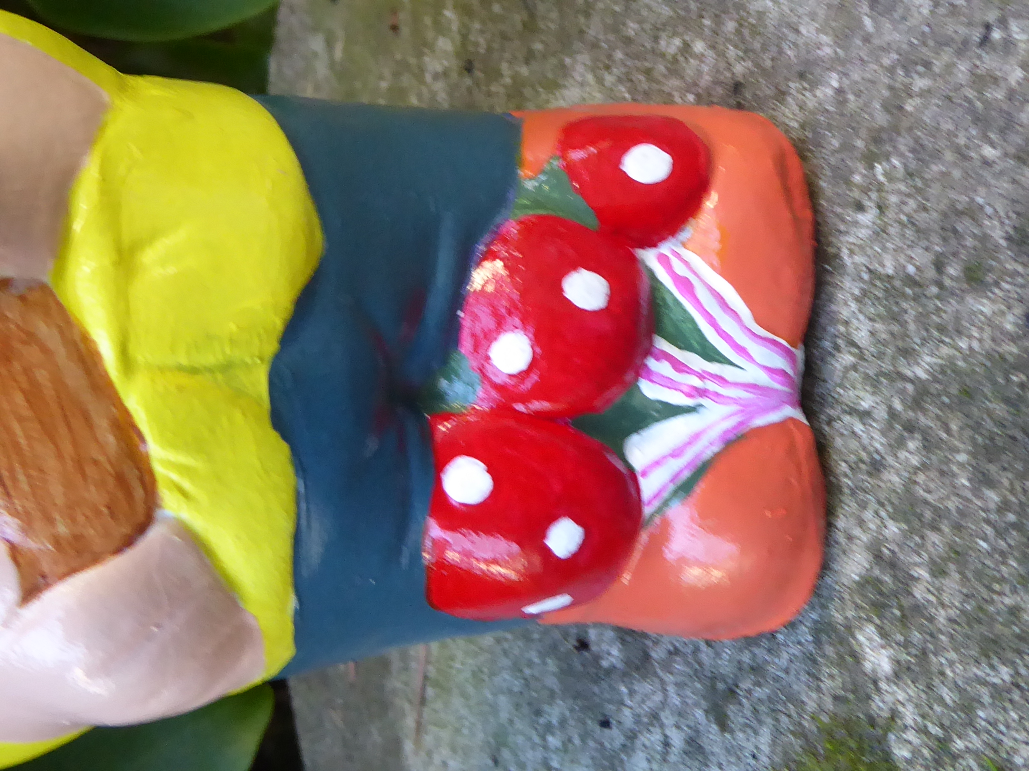 Handcrafted Garden Gnome Hand Painted Garden Ornament Cast Stone 20cm tall