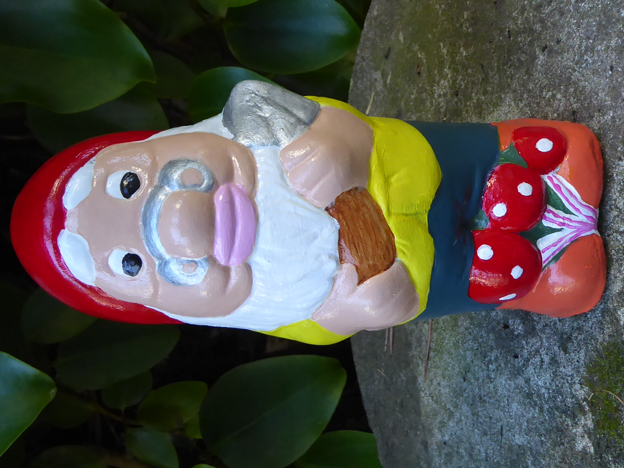Handcrafted Garden Gnome Hand Painted Garden Ornament Cast Stone 20cm tall