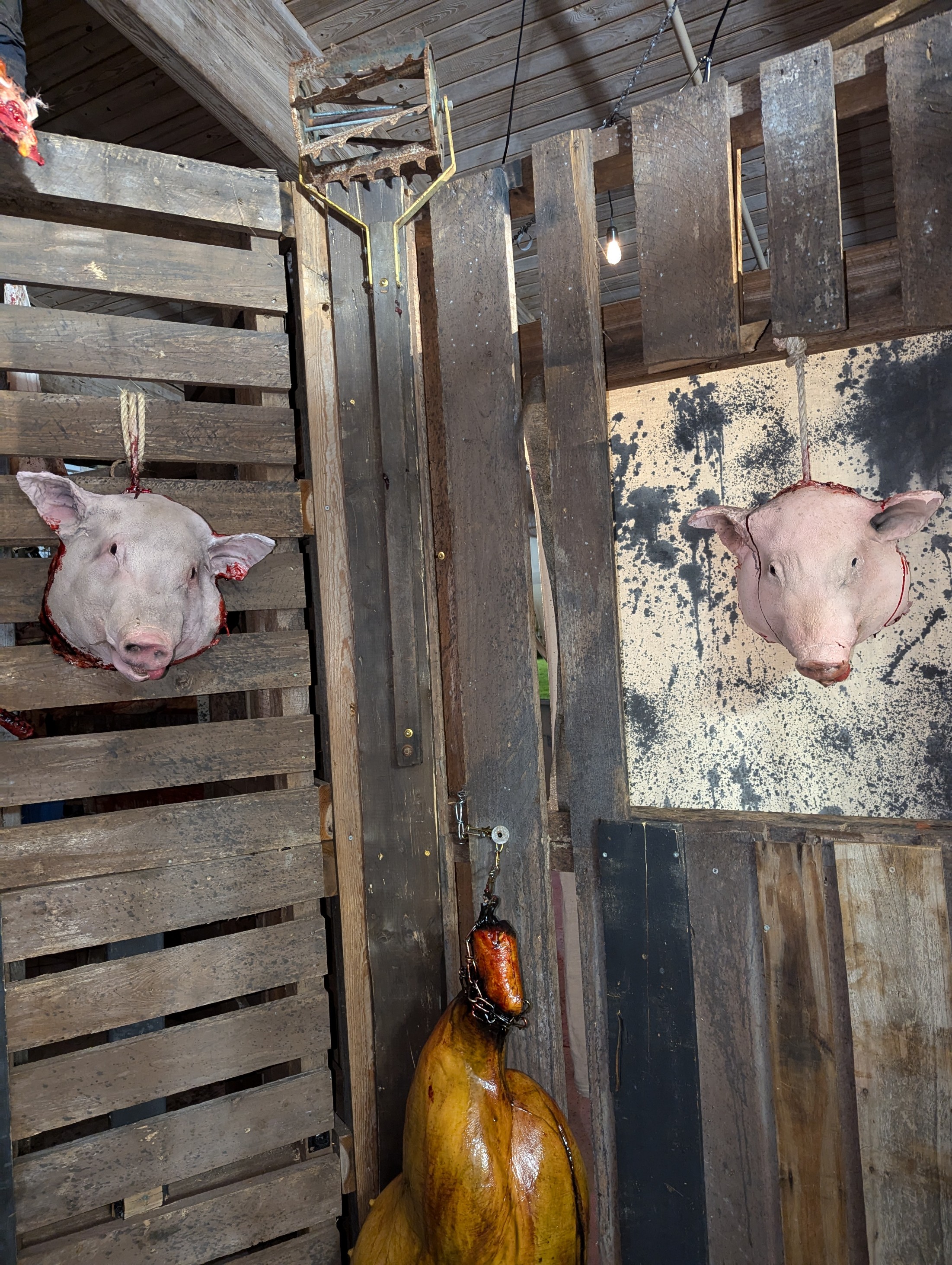 Pig head full size latex prop