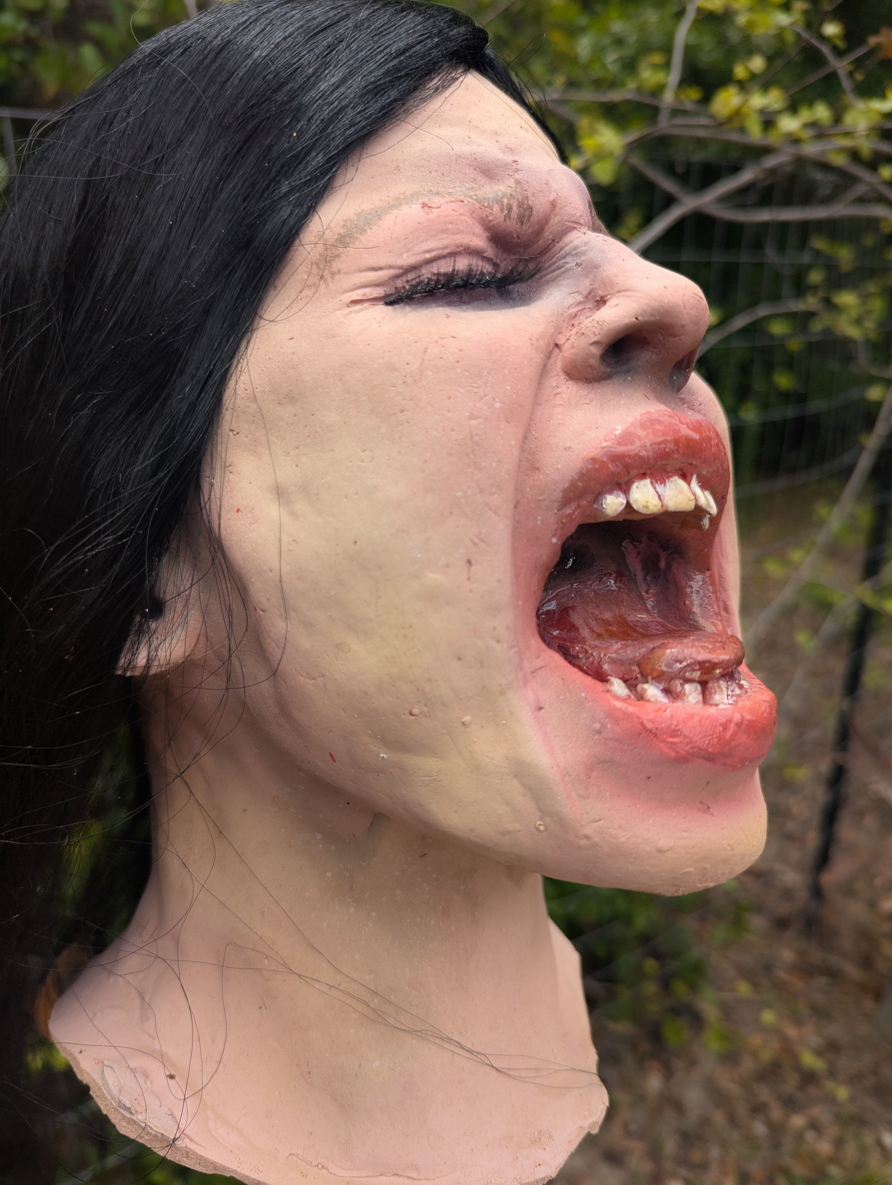Mimi- Severed female screaming head
