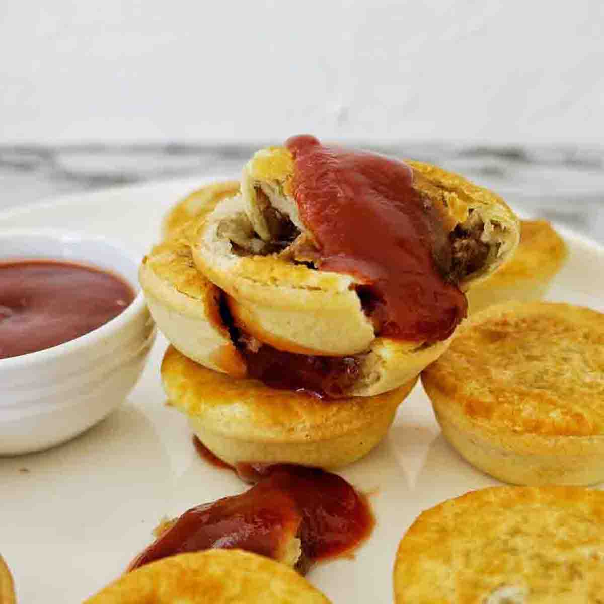 Party Pie with Tomato Sauce