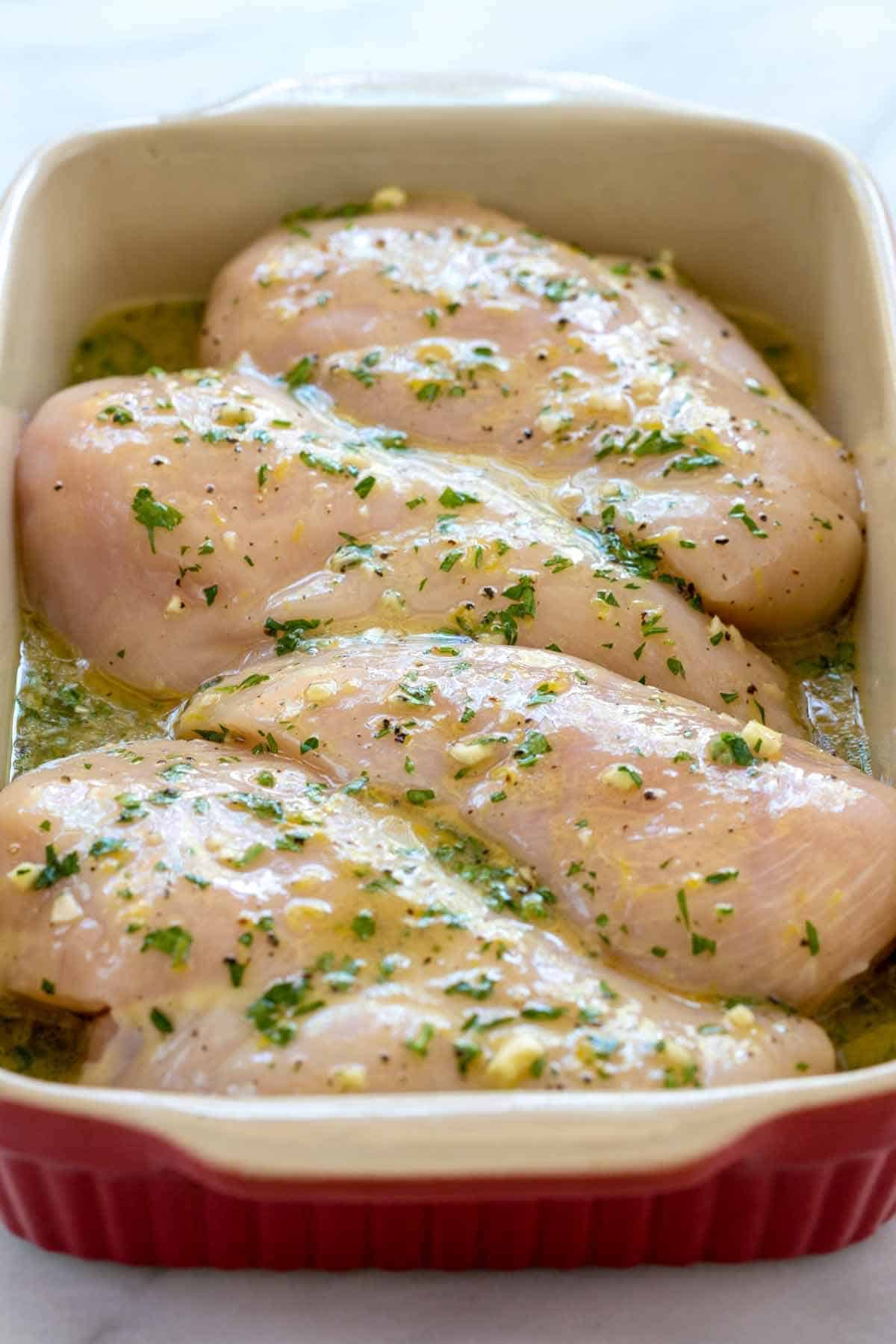 Marinades vs Sauces: Why Some Dishes Need One — and Some Don’t