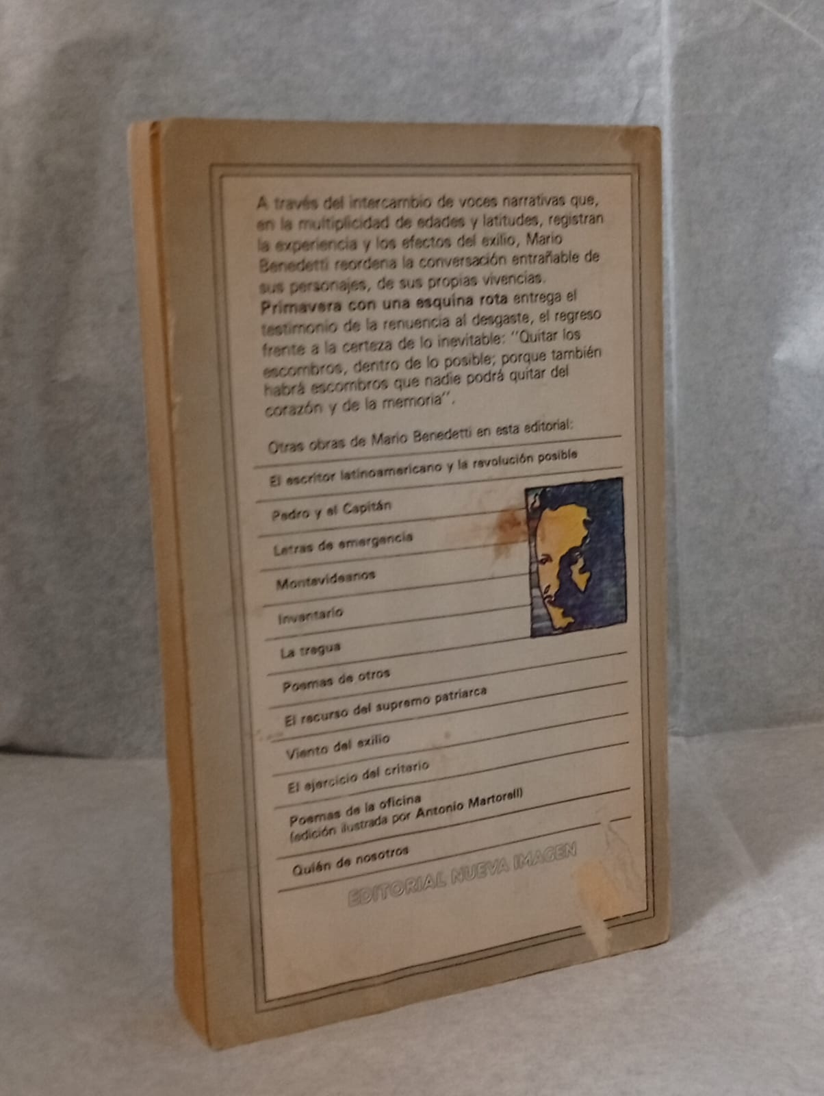 Primavera con una esquina rota