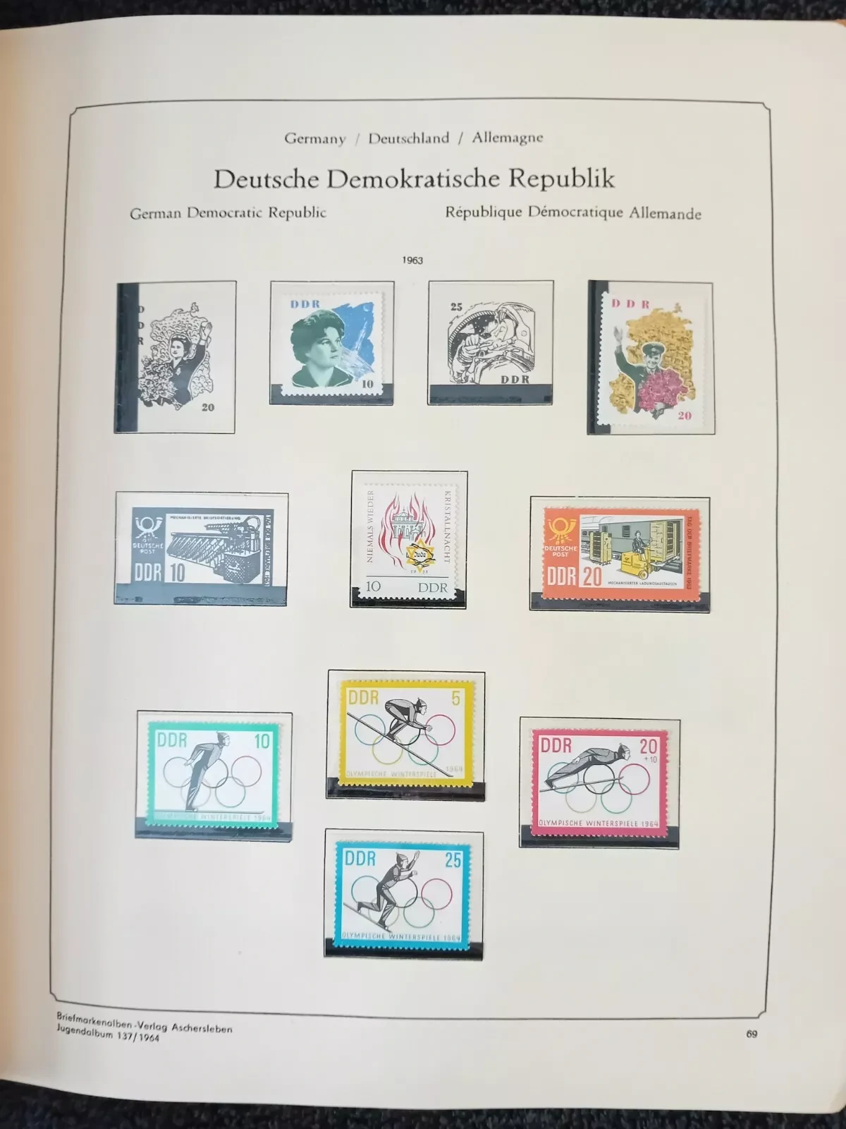 E Germany DDR 1962-1970 MNH stamps in album approx. 80% complete
