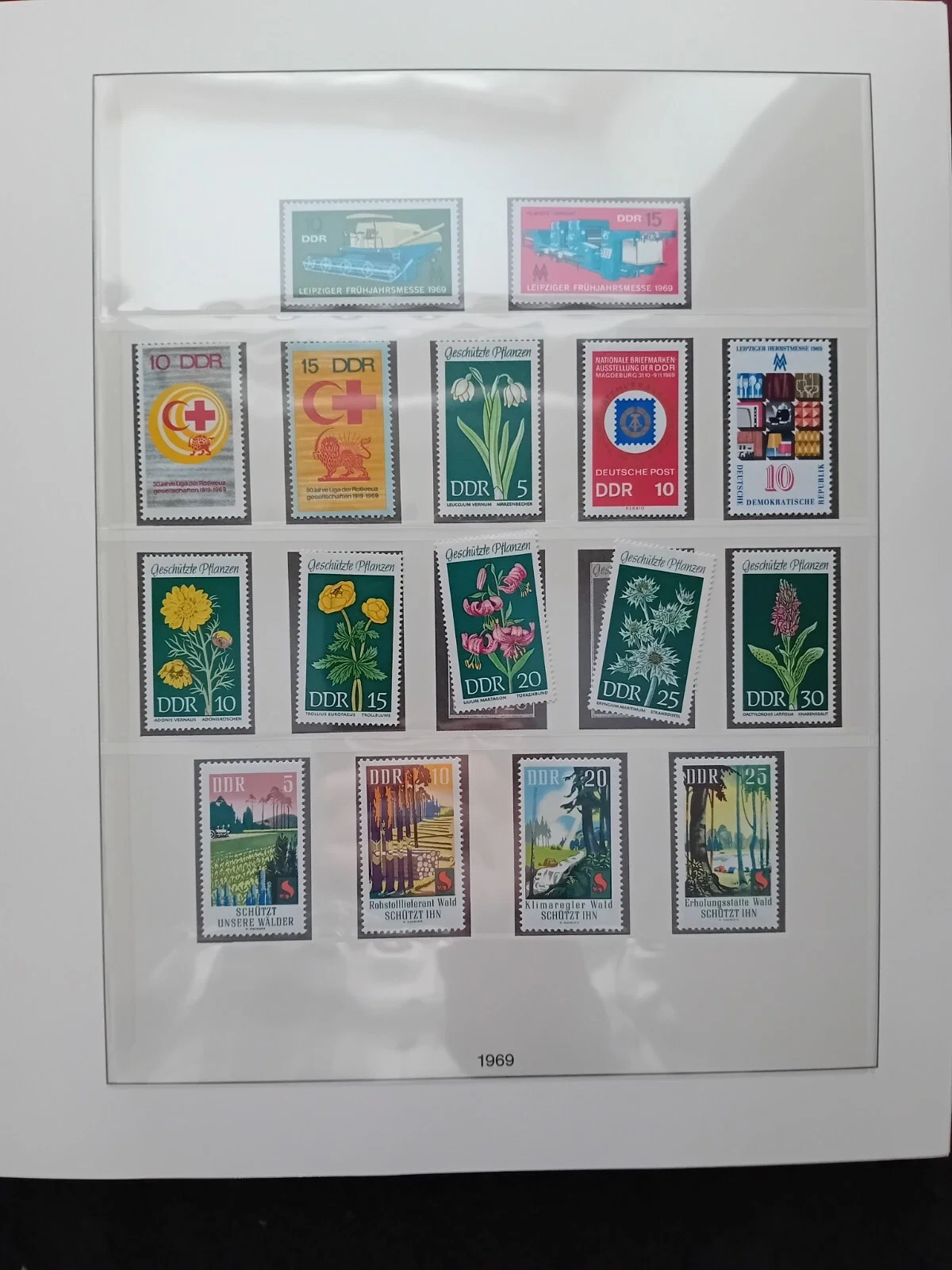 Germany DDR 1968-1971 MNH stamps in album appears 100% complete