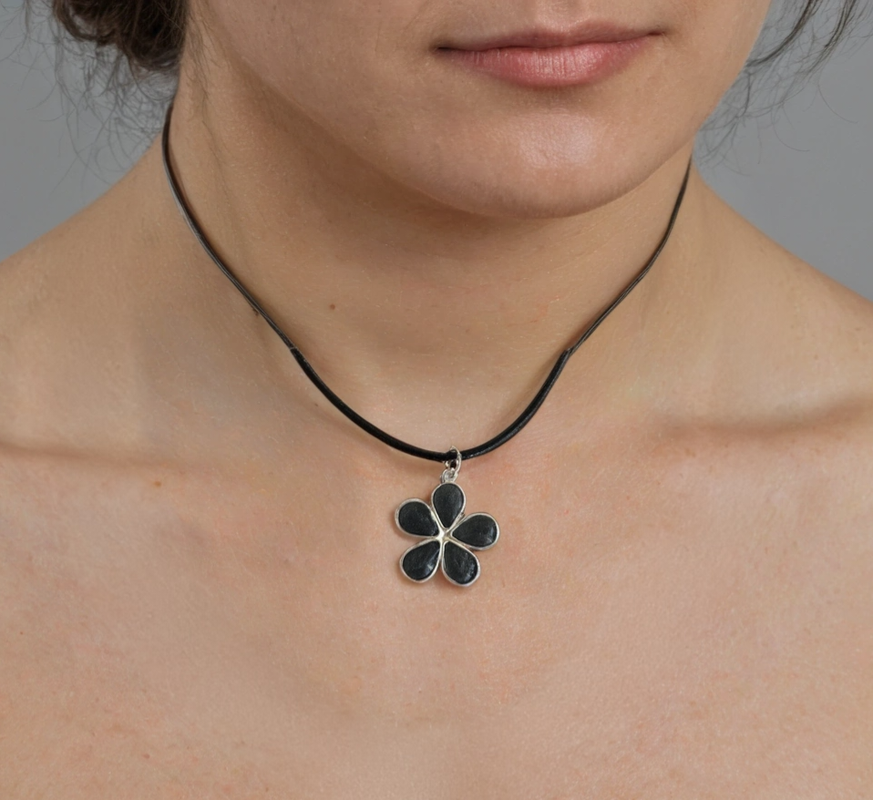Delicate Flower Pendant Necklace