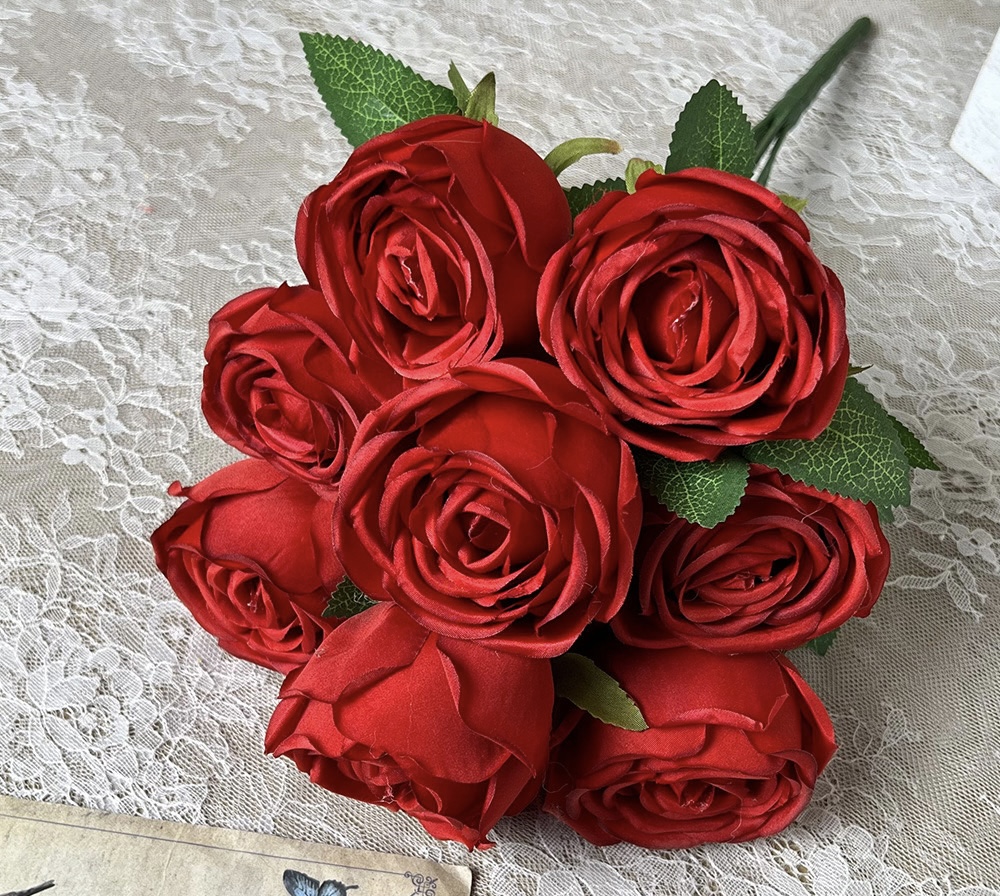 9 PIECE ROYAL ROSE BOUQUET