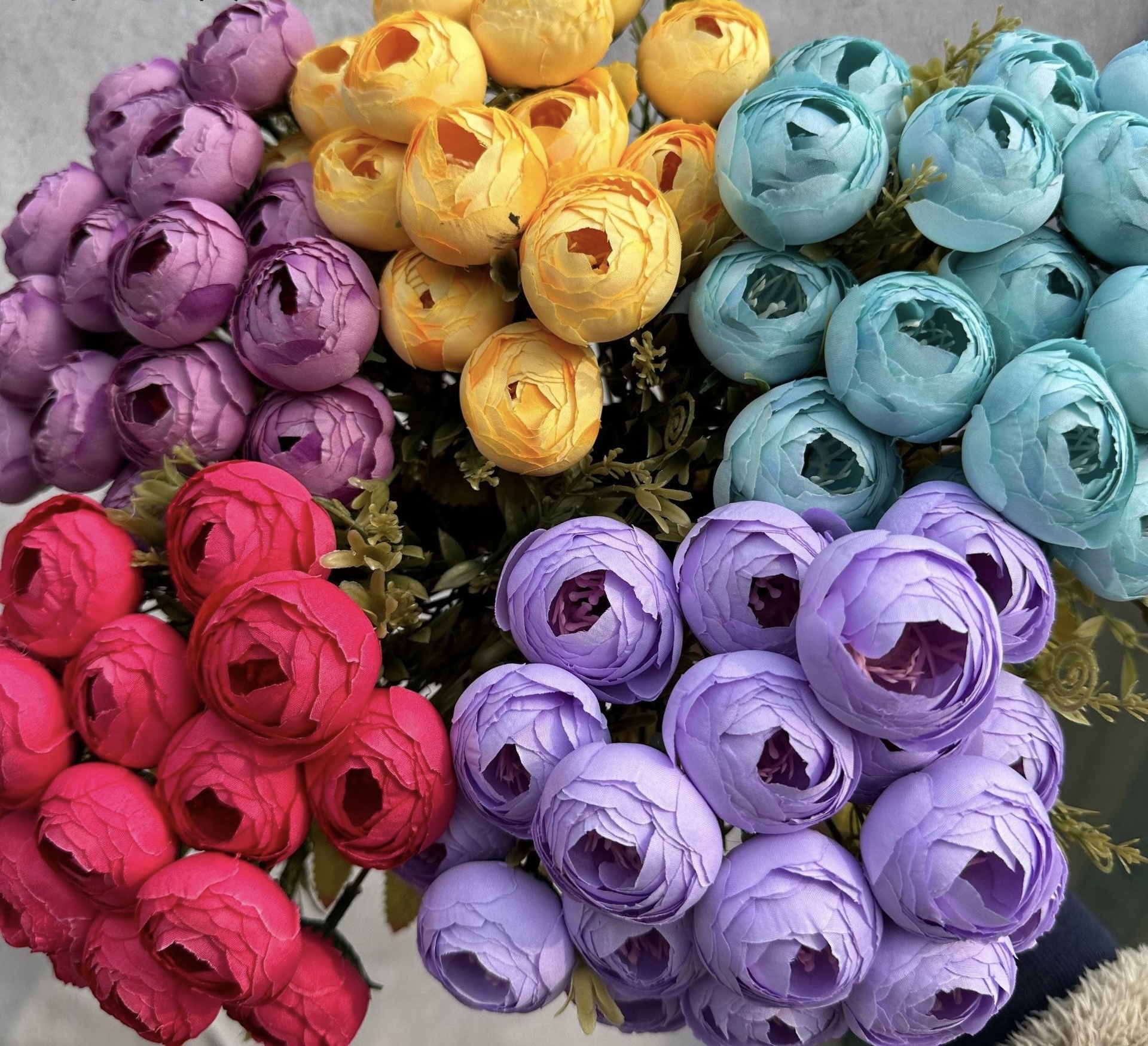 18 HEAD TEA ROSE / ROSE BUDS