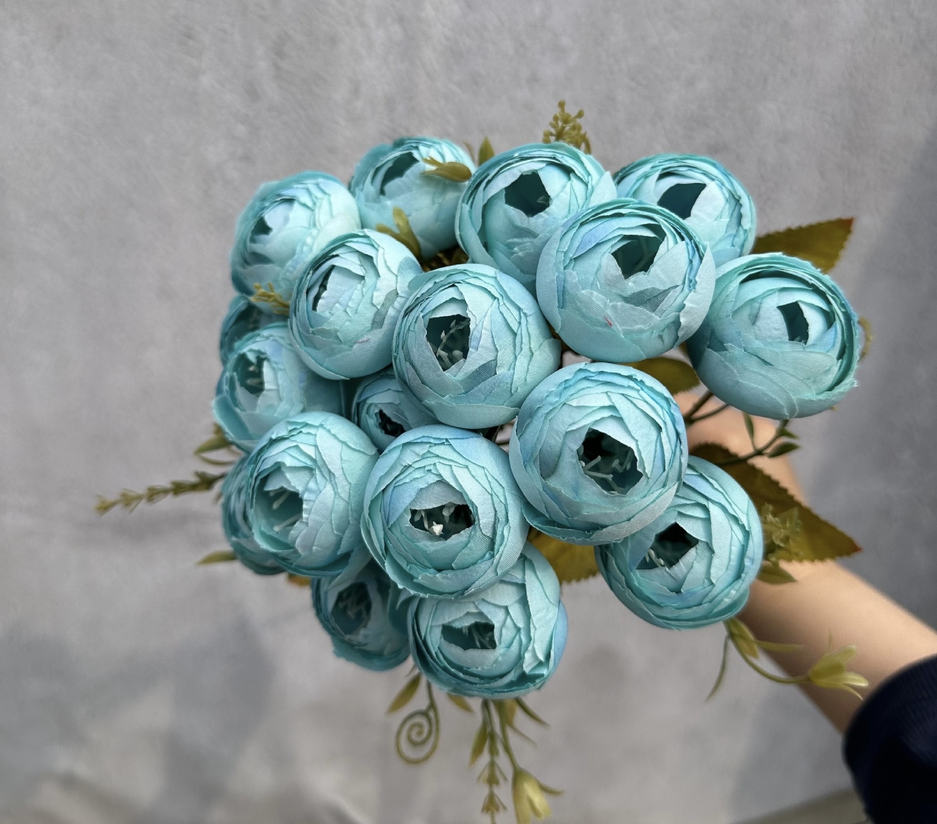 18 HEAD TEA ROSE / ROSE BUDS