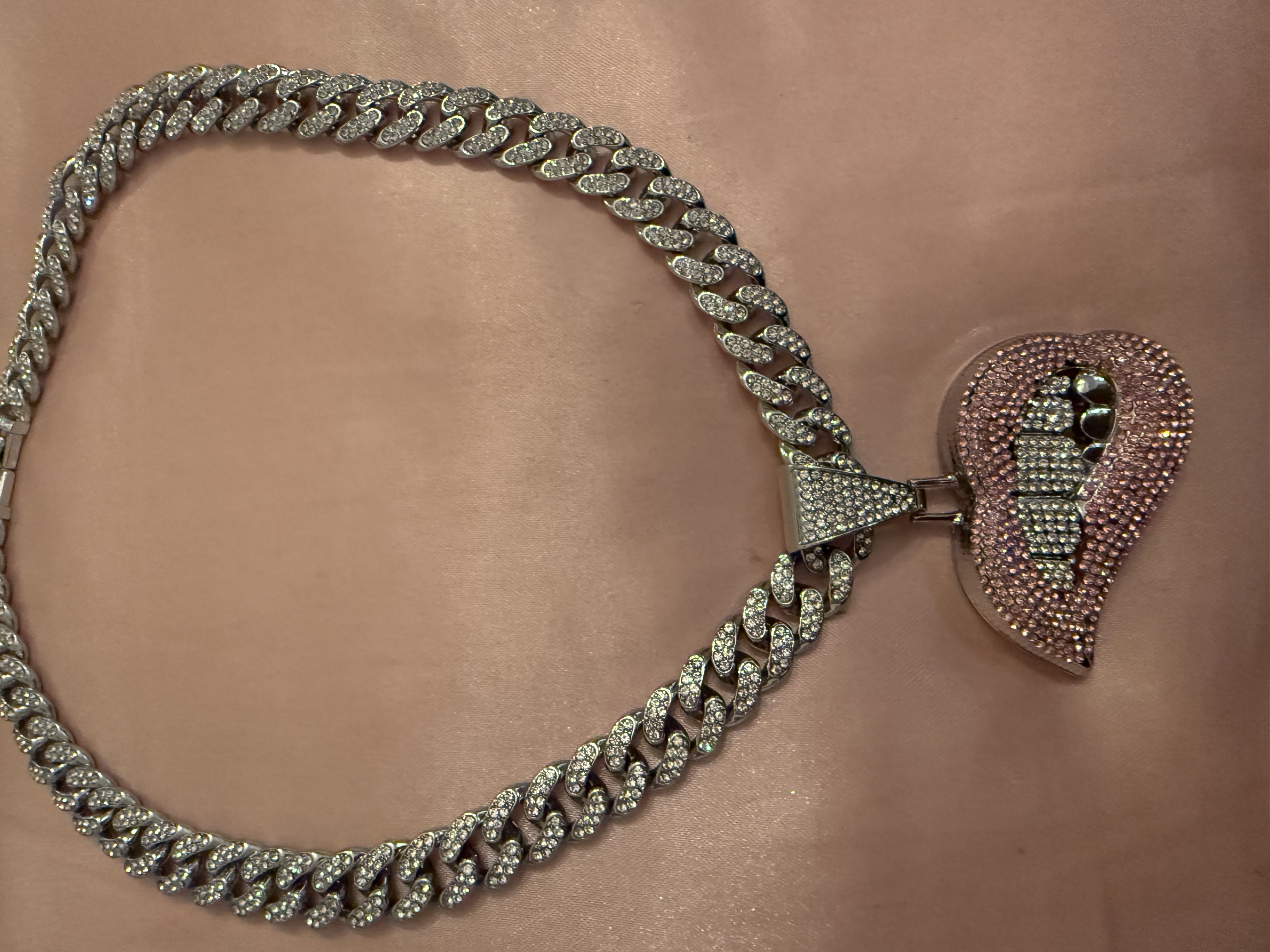 Pink lips/silver tone necklace