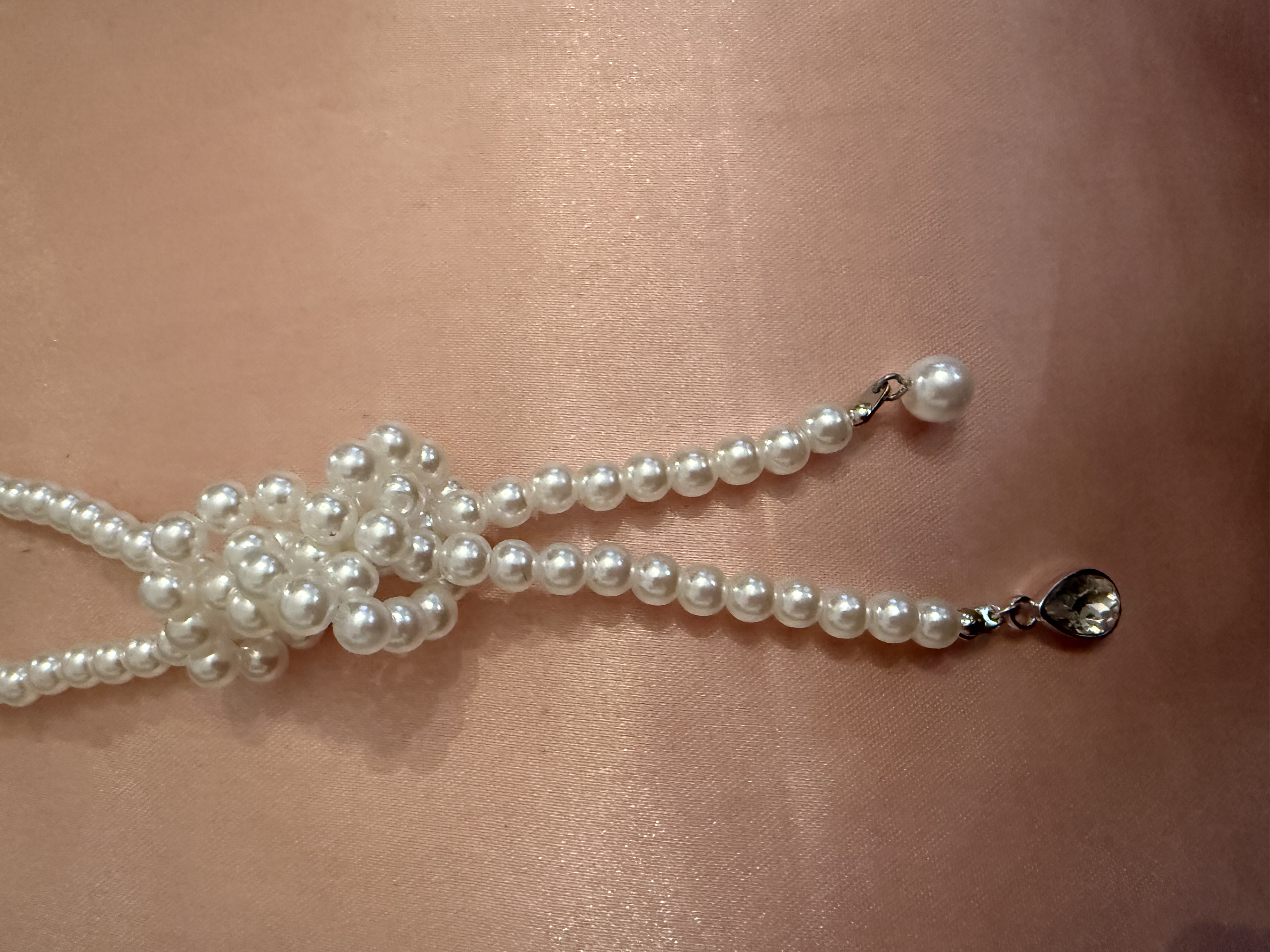 Faux pearls necklace