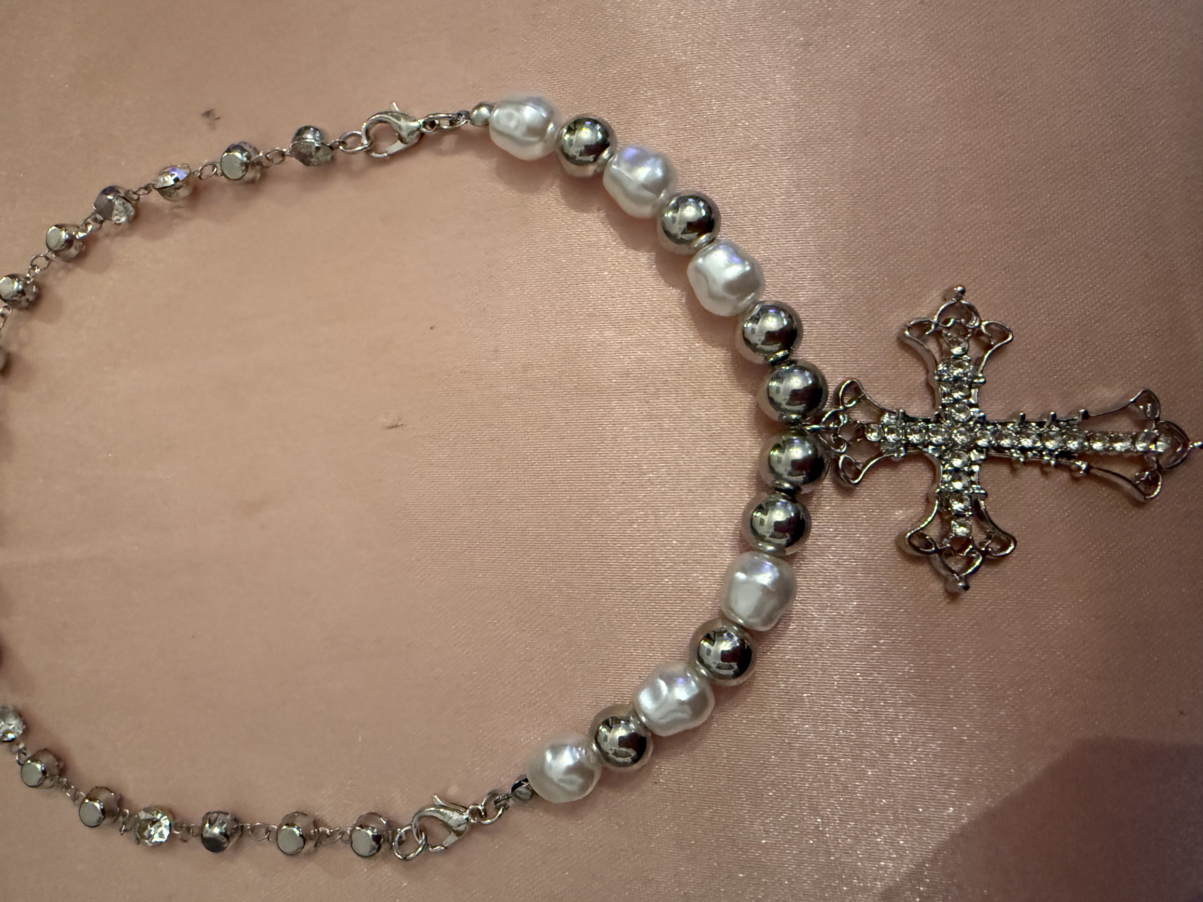 Bling & faux pearls cross necklace