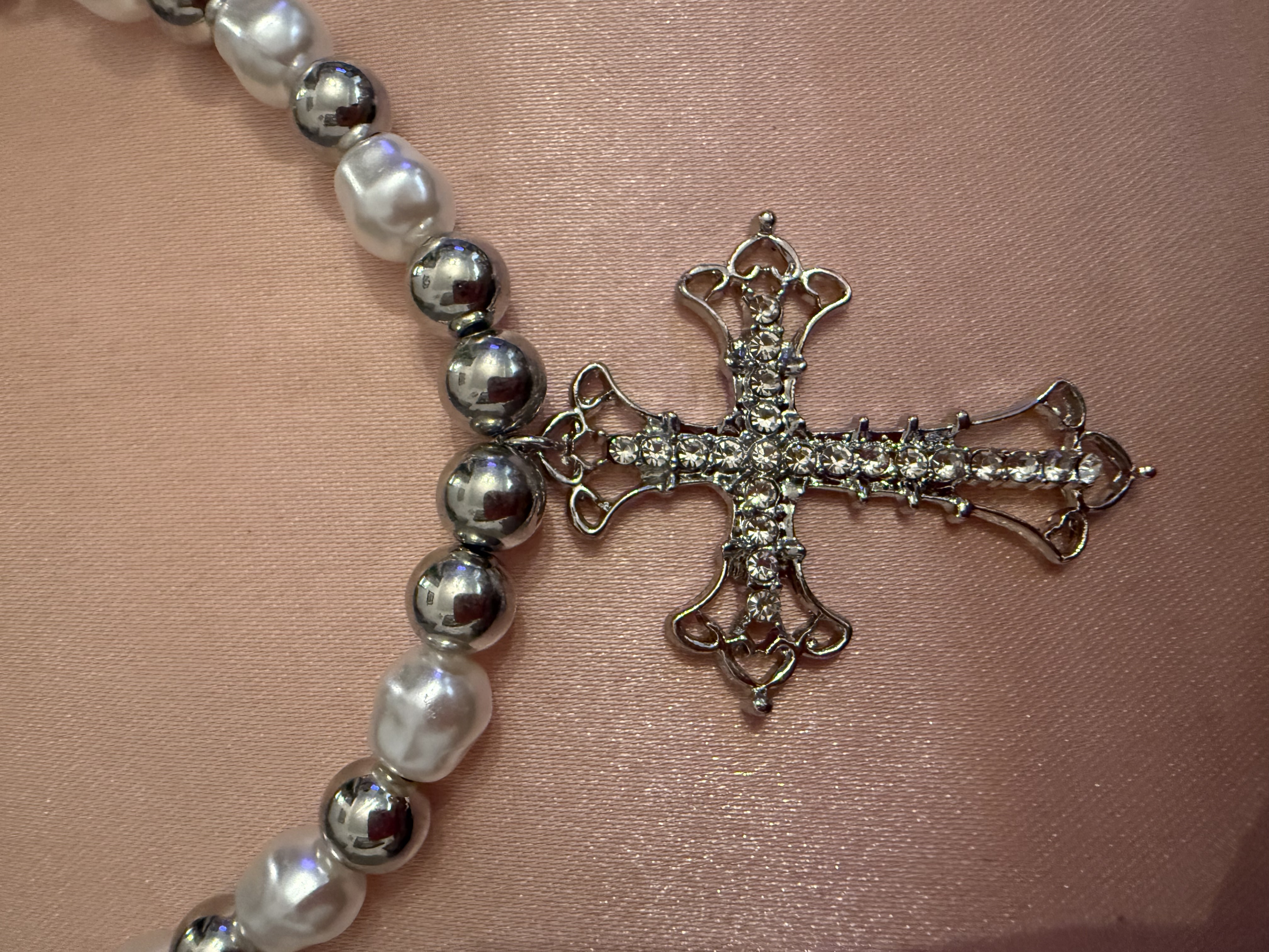 Bling & faux pearls cross necklace