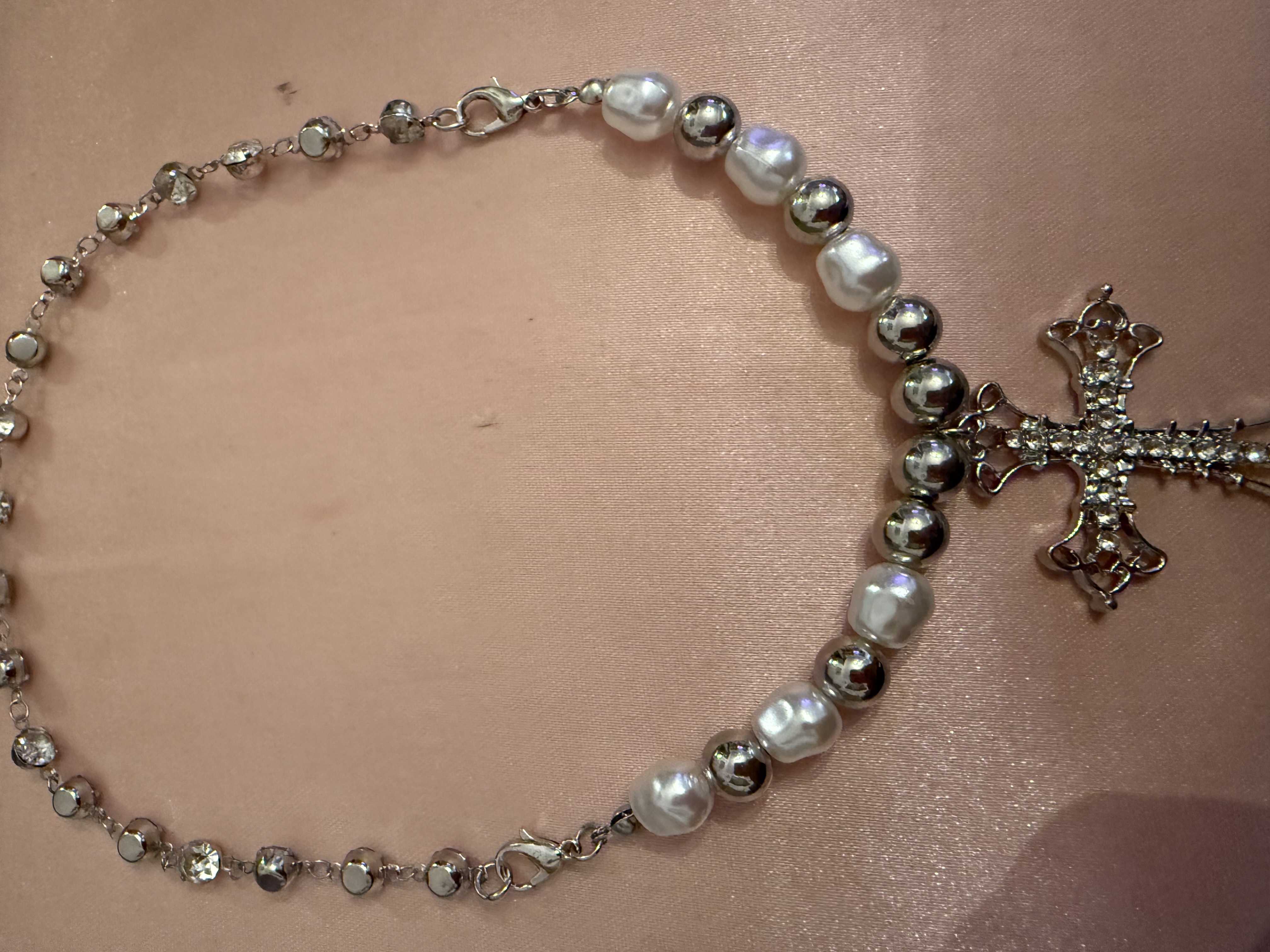 Bling & faux pearls cross necklace