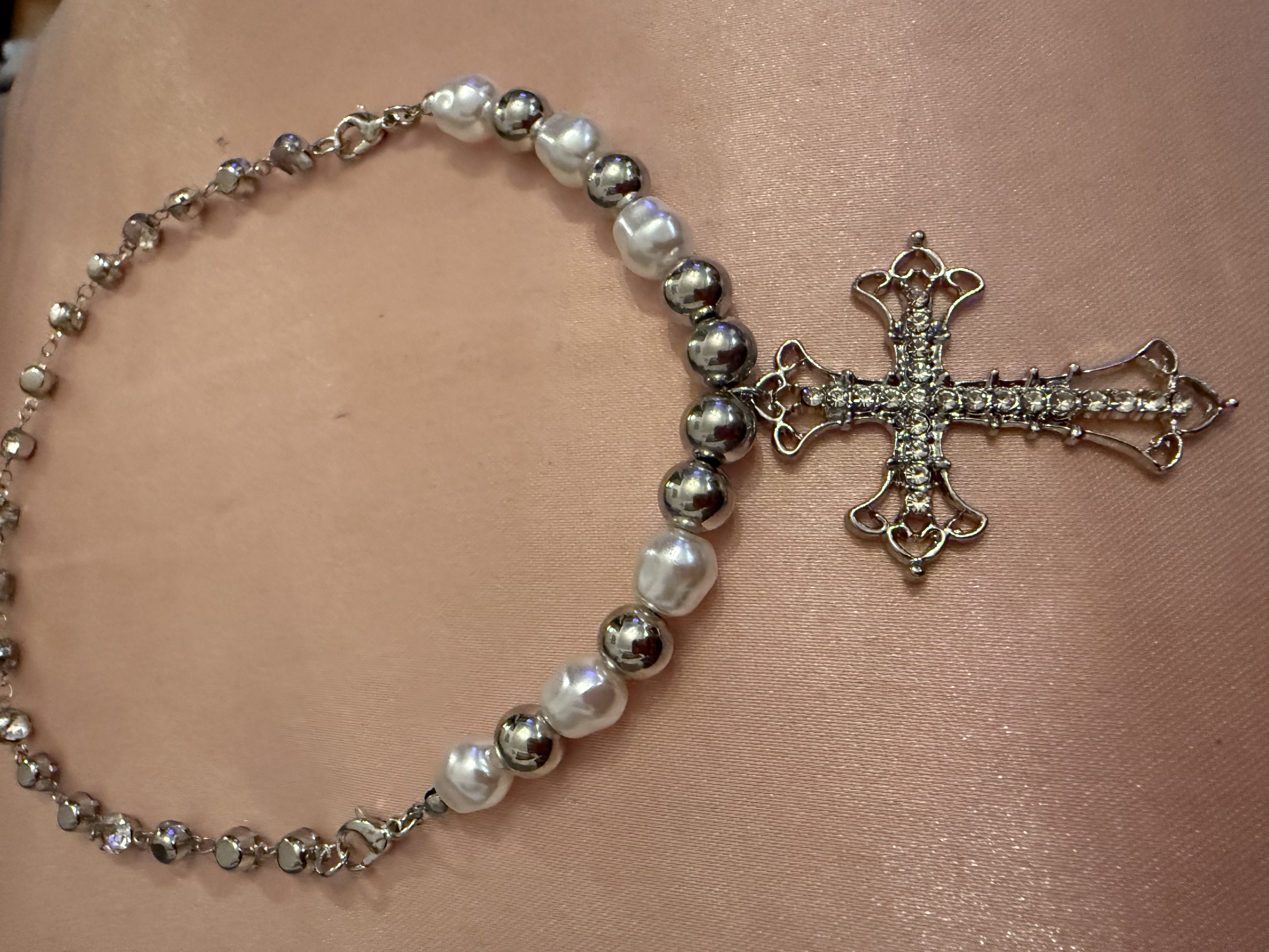 Bling & faux pearls cross necklace