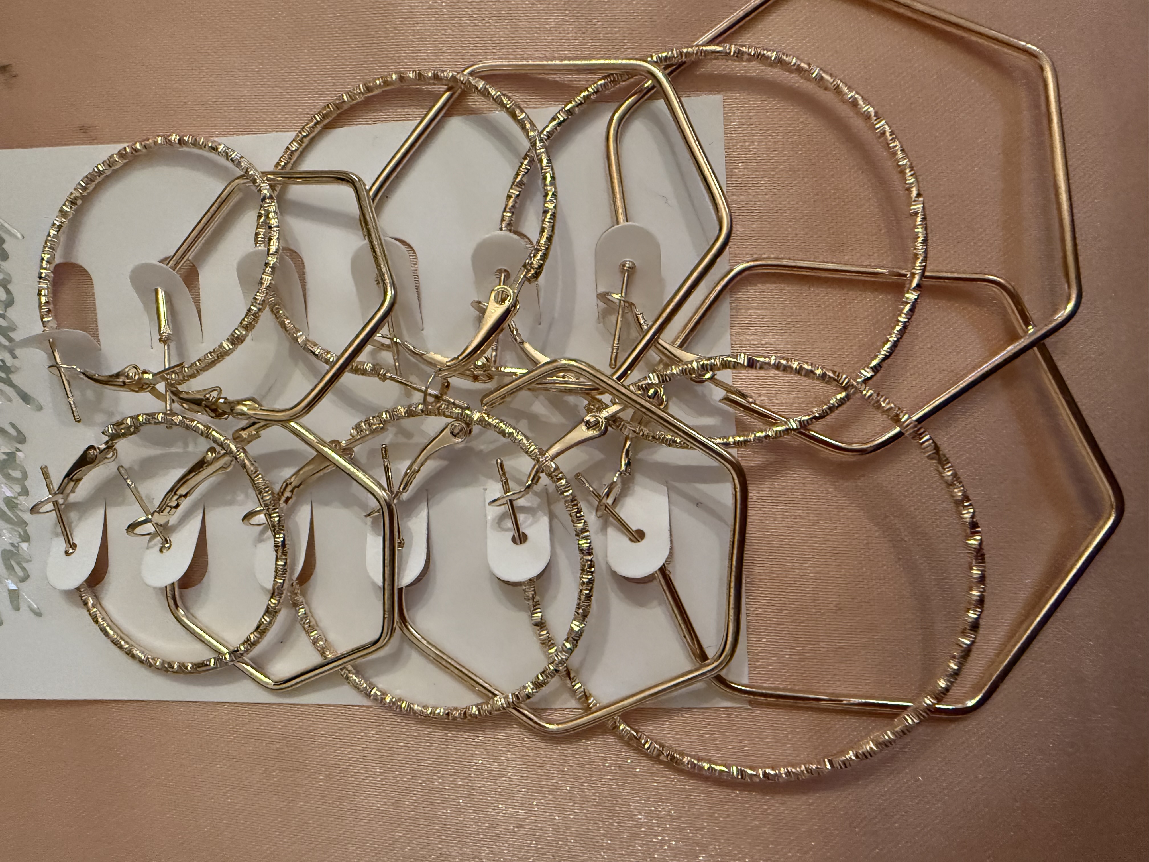 Six pairs of hoop earrings/golden tone