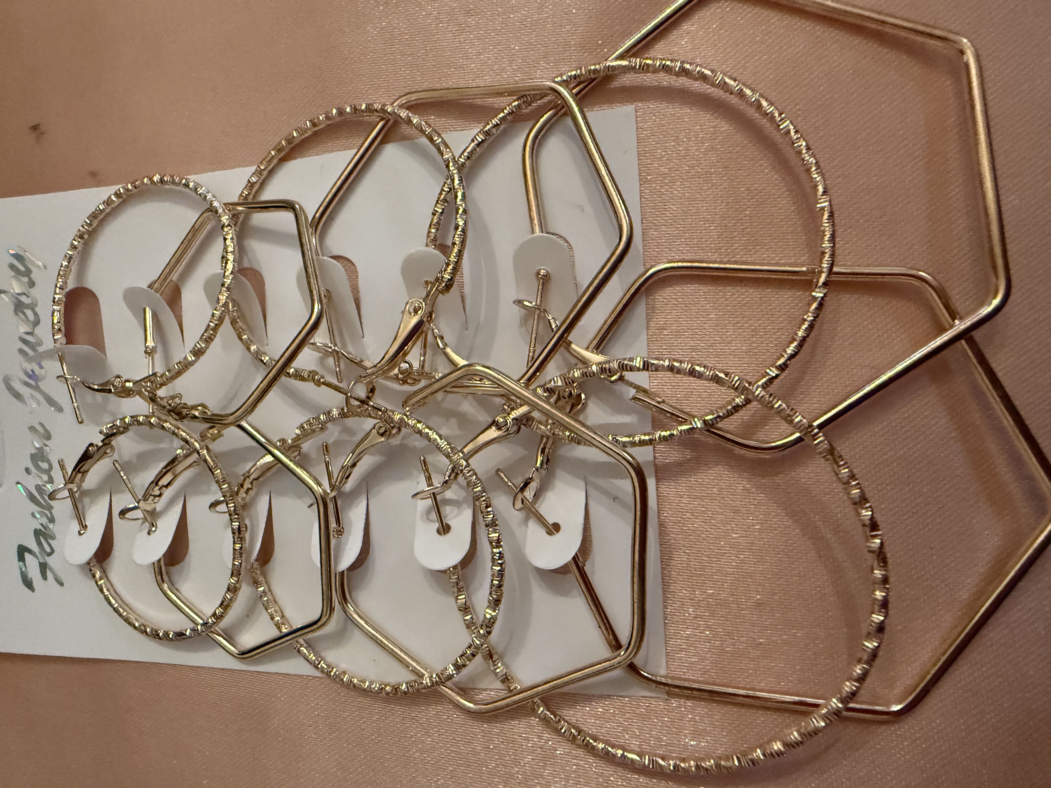 Six pairs of hoop earrings/golden tone