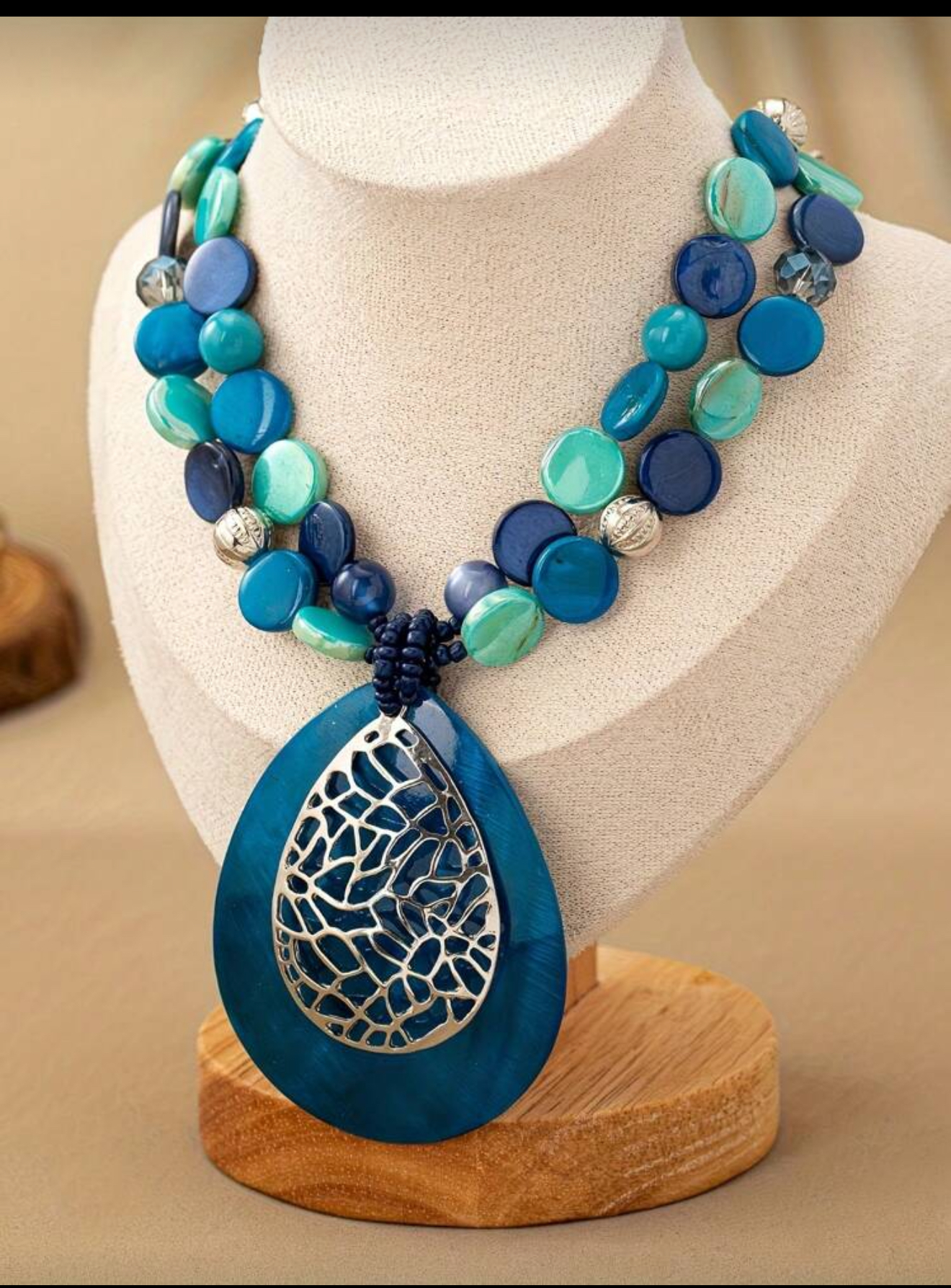 Large blue necklace