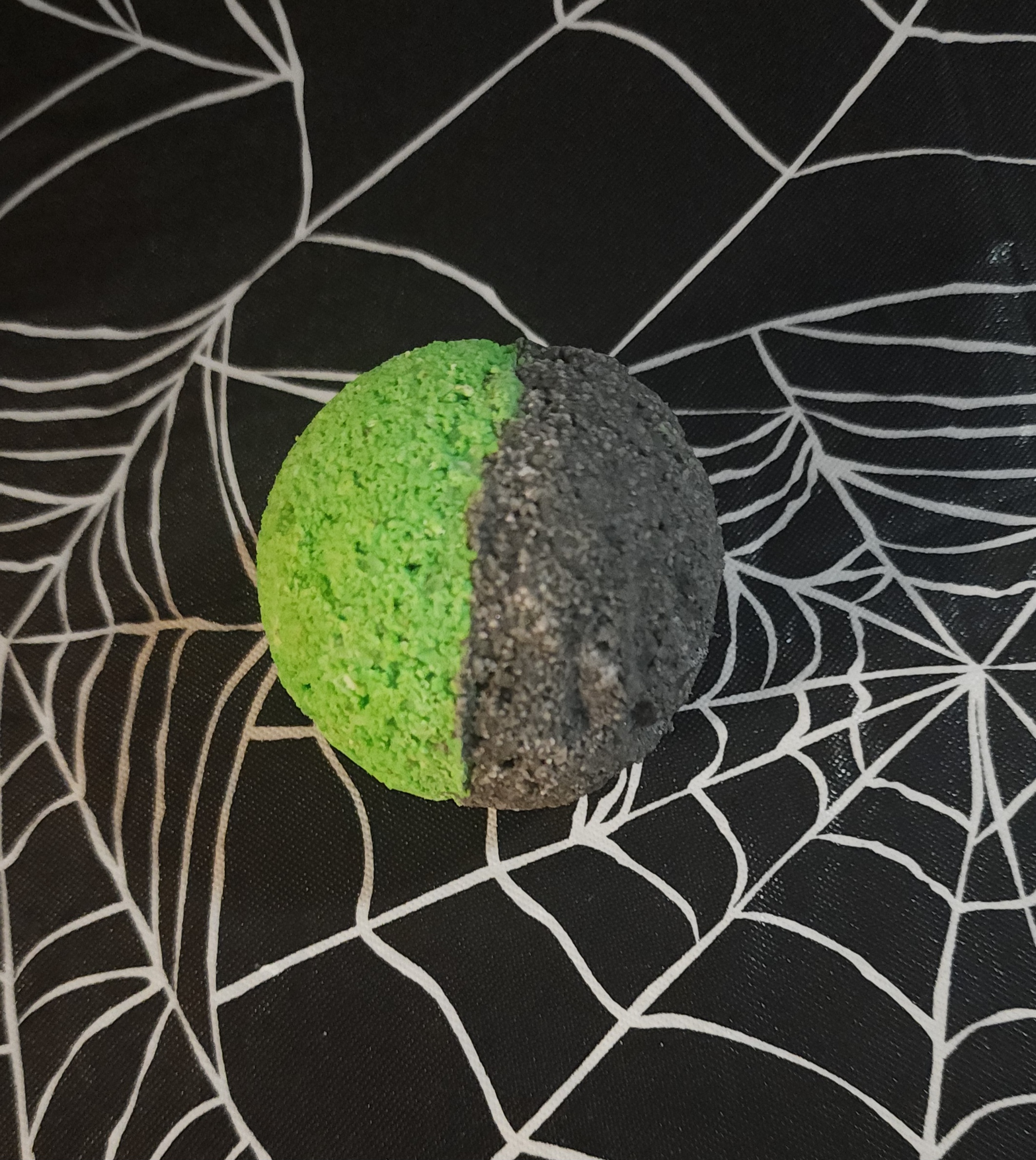 Love's kiss bath bomb