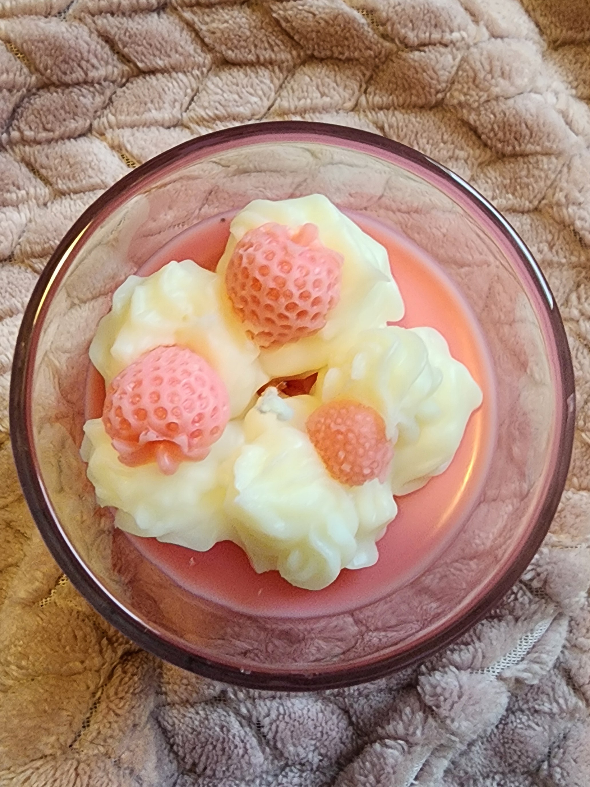 Strawberry Zencake luxury candle